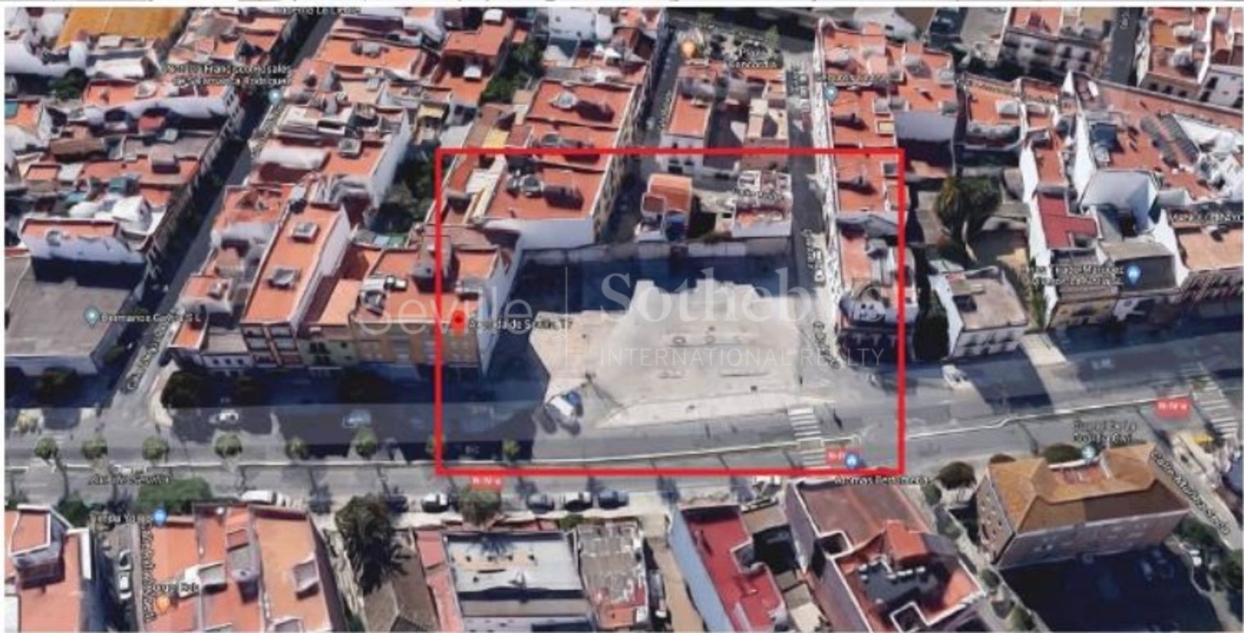 Plot in the center of Los Palacios (Seville) with a building project.