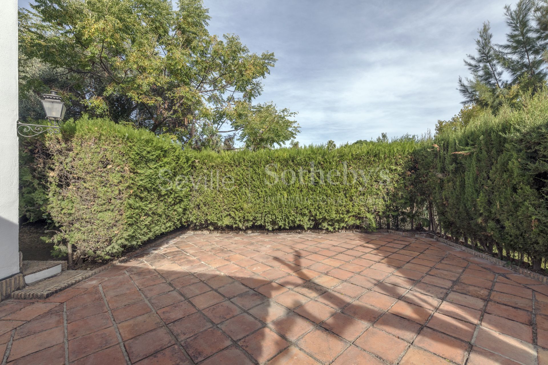 Casa muy singular en Urbanización Colina Blanca. Camas Sevilla