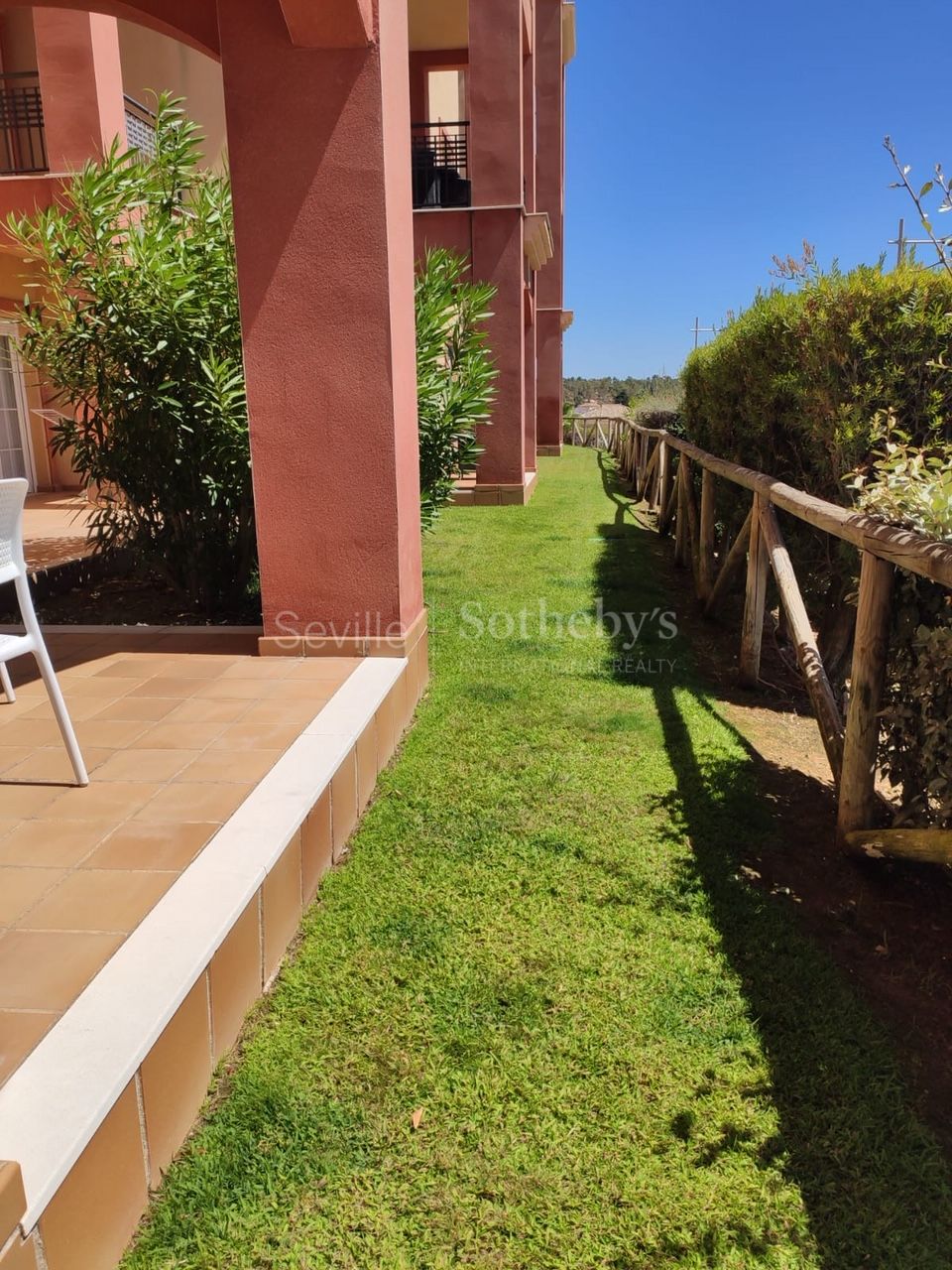 Apartment with private garden or terrace with tourist license