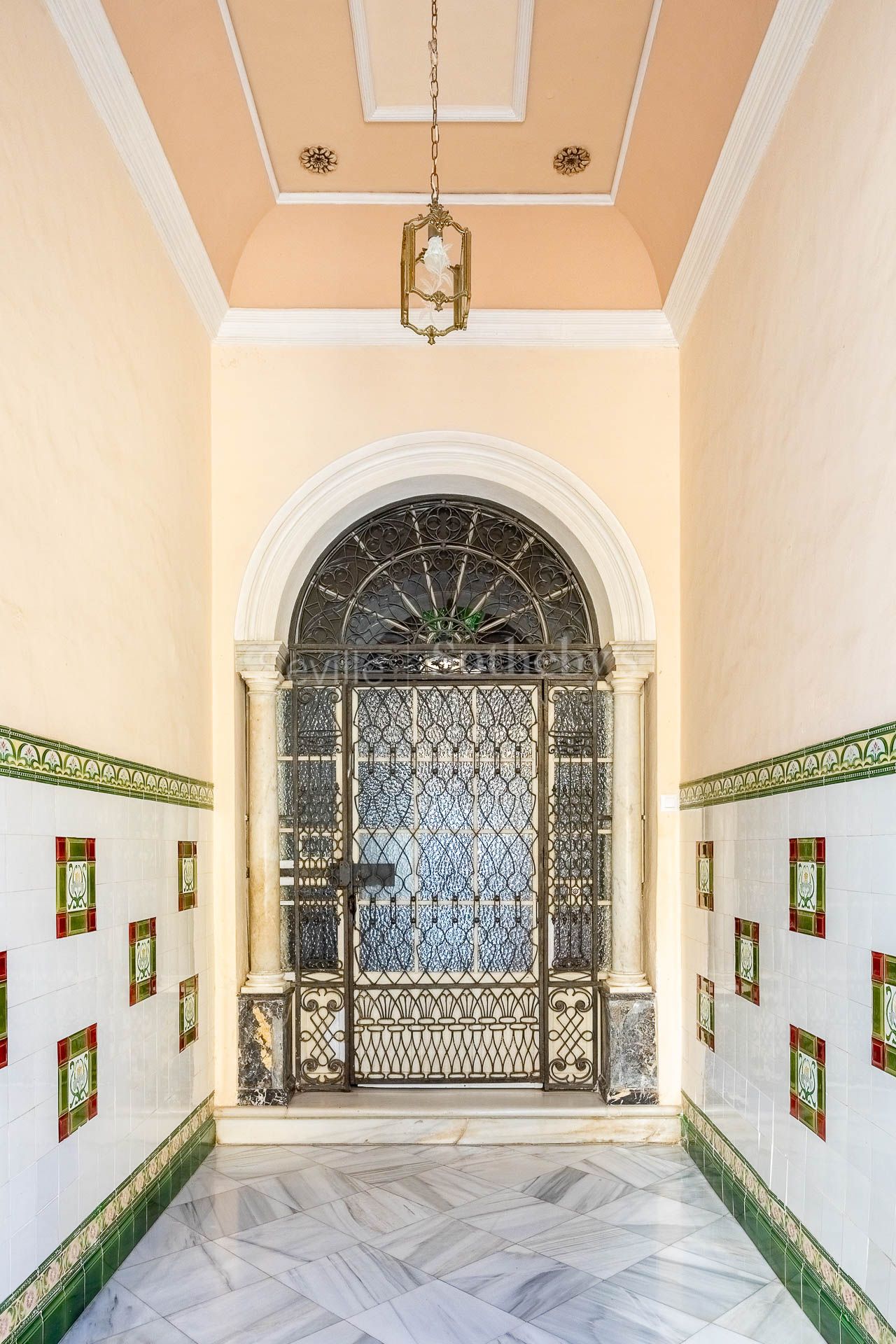 Casa de estilo andaluz con 9 habitaciones en el centro de Puerto Real