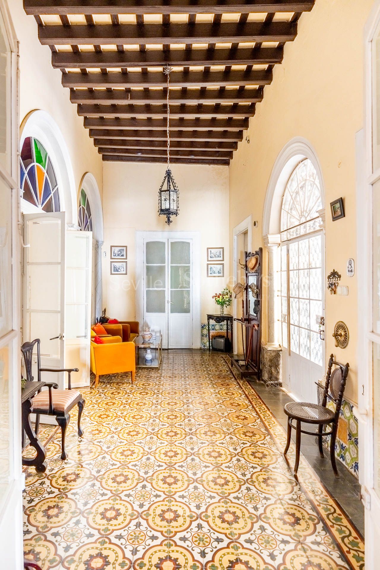 Casa de estilo andaluz con 9 habitaciones en el centro de Puerto Real