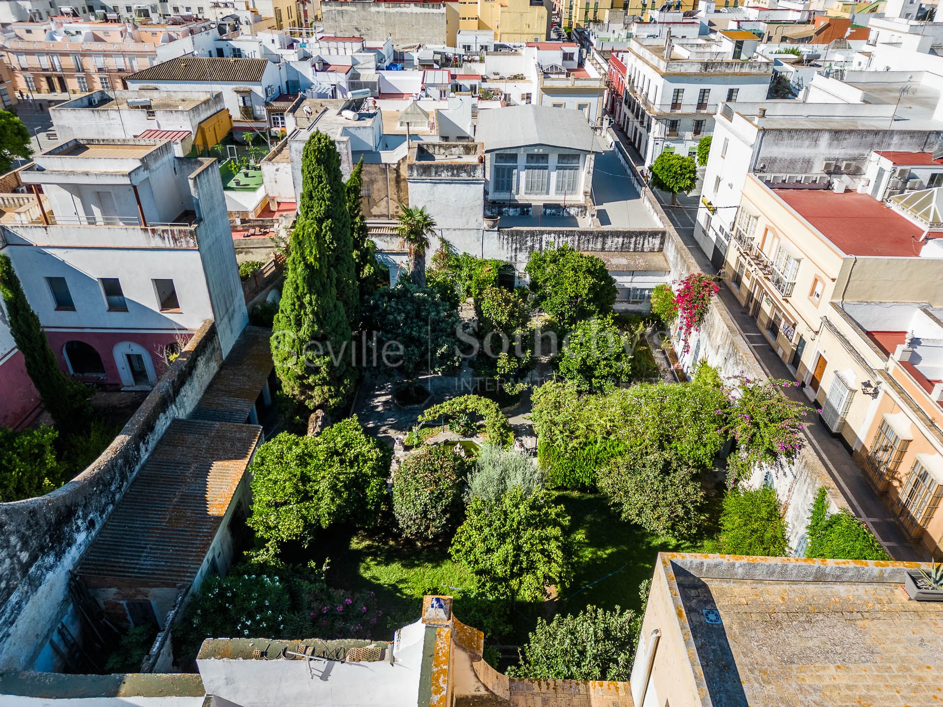 Casa de estilo andaluz con 9 habitaciones en el centro de Puerto Real