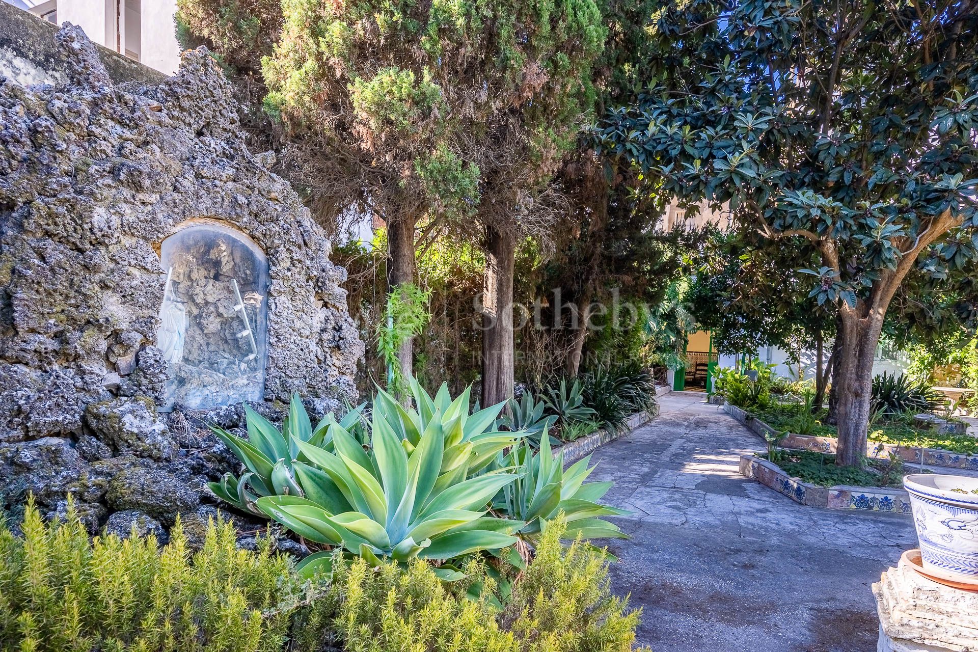 Casa de estilo andaluz con 9 habitaciones en el centro de Puerto Real