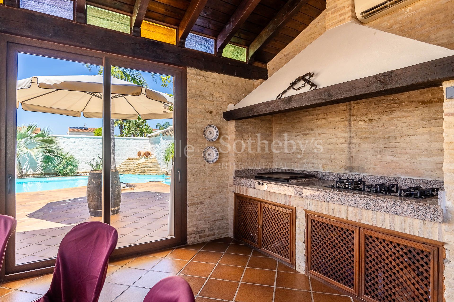 Independent villa with private swimming pool in La Juliana