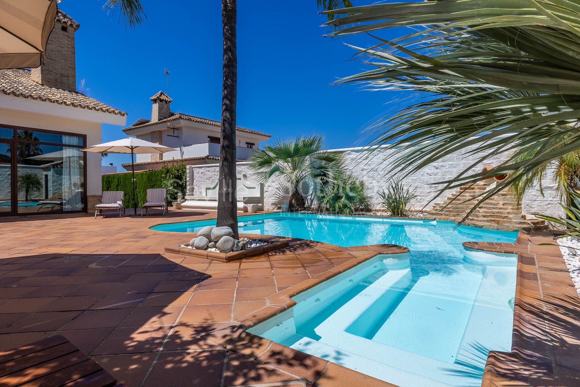 Independent villa with private swimming pool in La Juliana