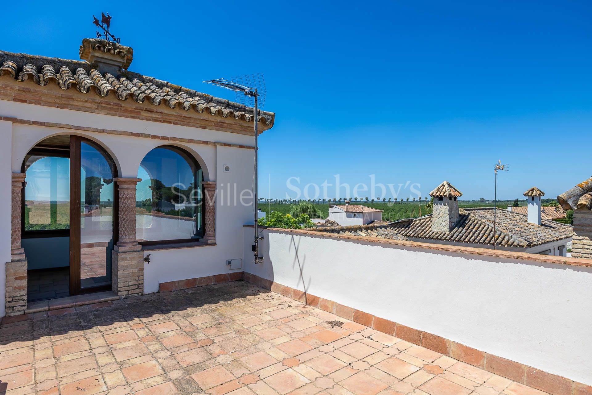 Chalet independiente con piscina en la urbanización La Juliana