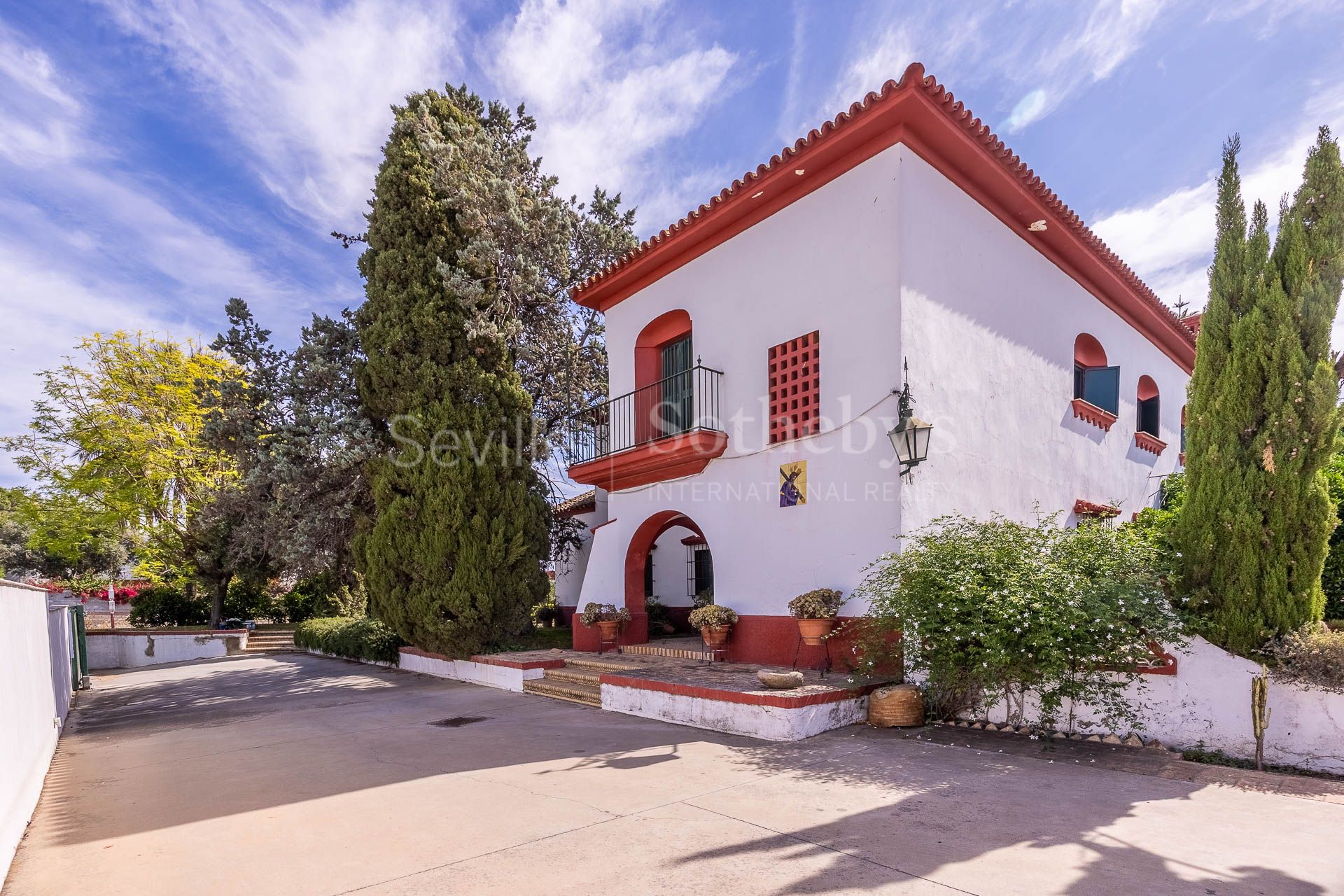 Detached villa in Gines, located on a plot of 3171.52 m² with 796 m² built