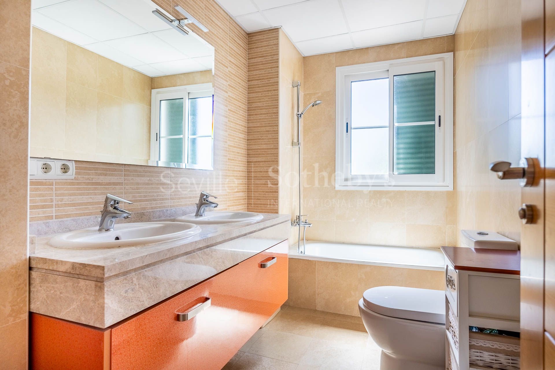 Chalet independiente en Tomares con piscina privada de agua salada