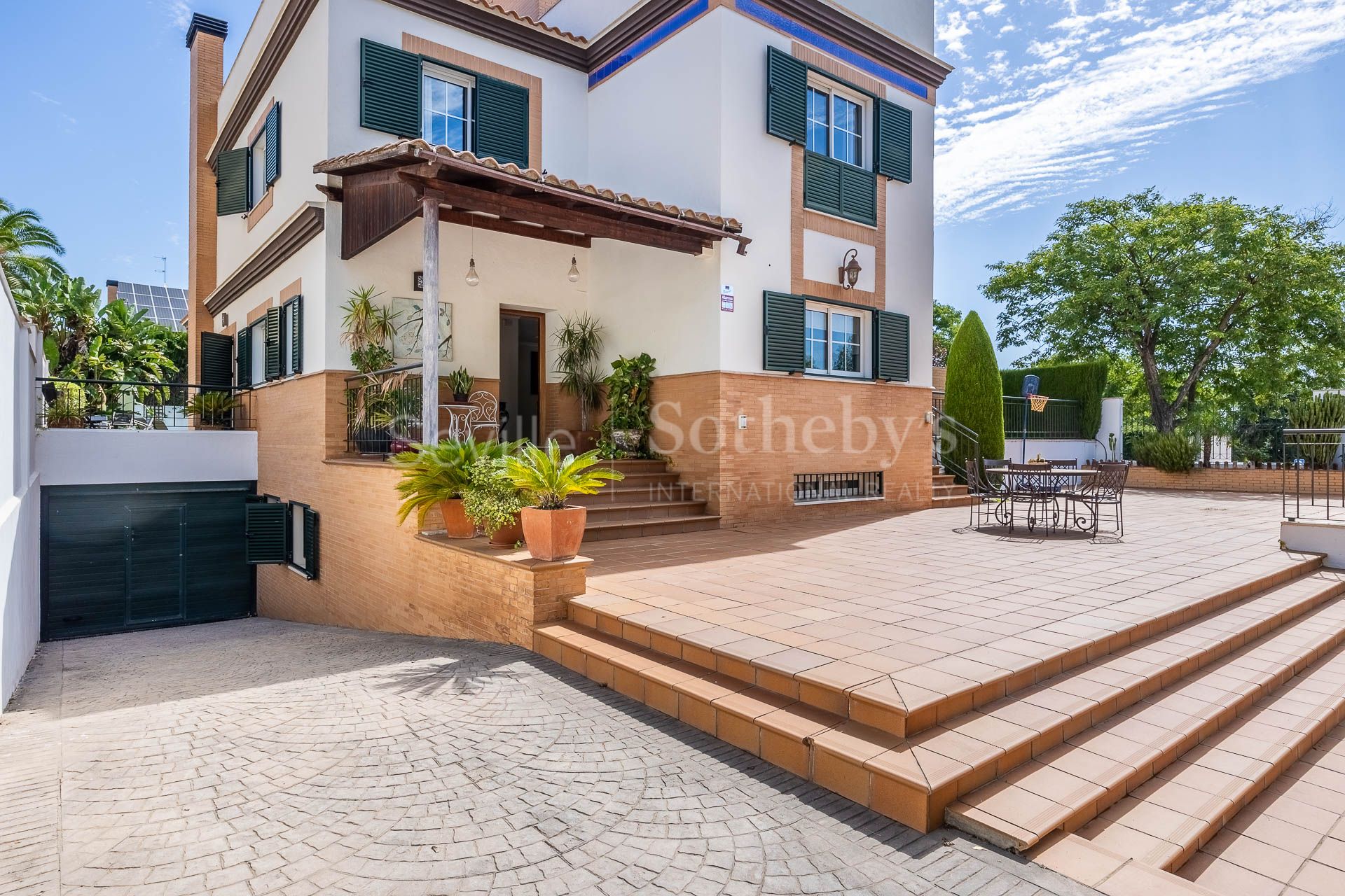 Chalet independiente en Tomares con piscina privada de agua salada