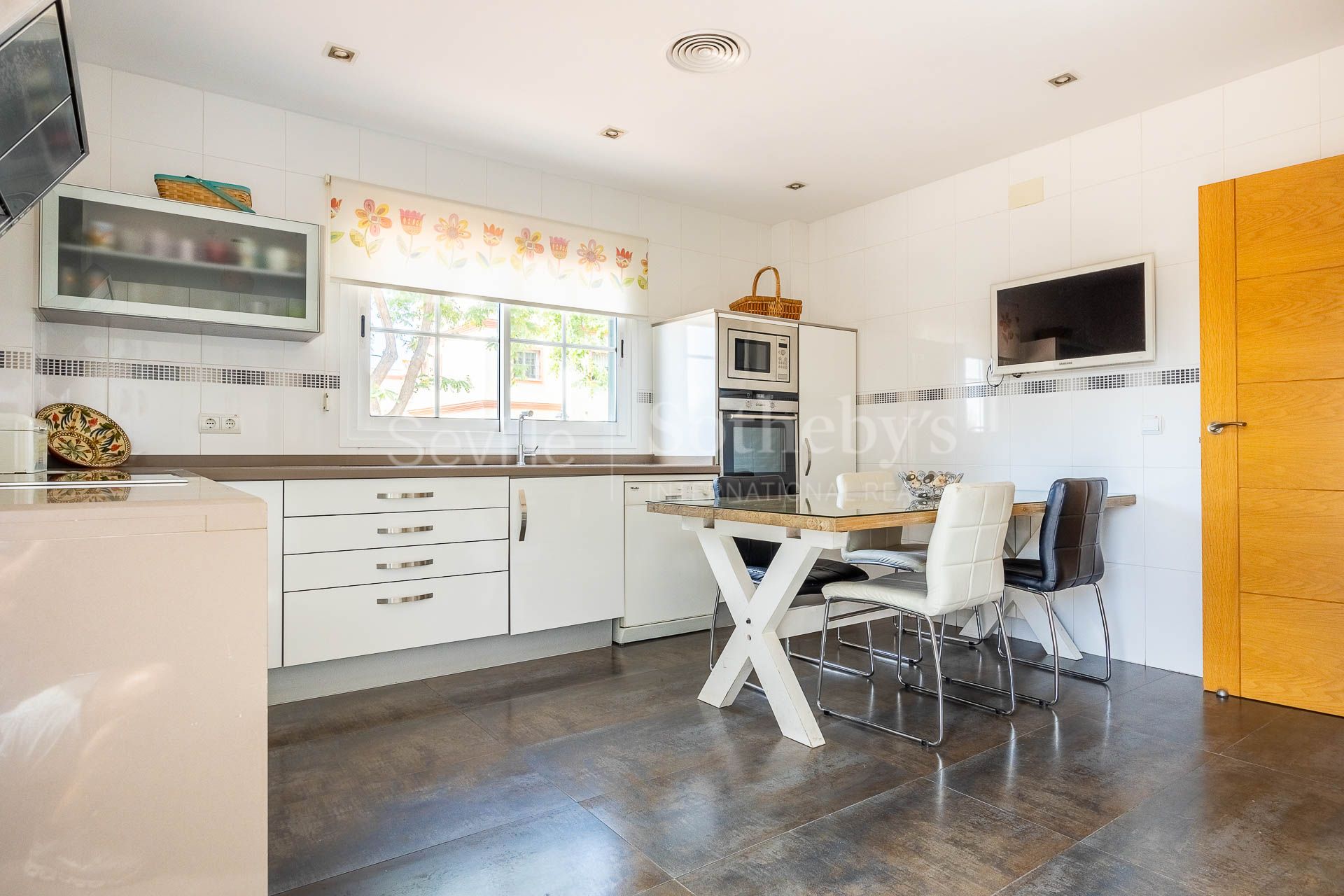 Chalet independiente en Tomares con piscina privada de agua salada