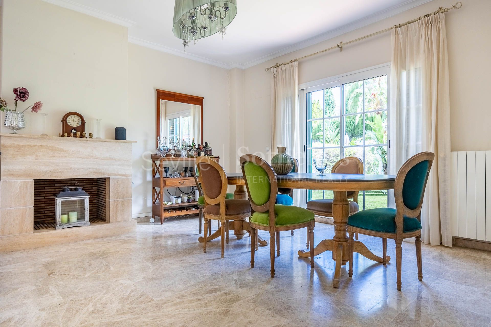 Chalet independiente en Tomares con piscina privada de agua salada