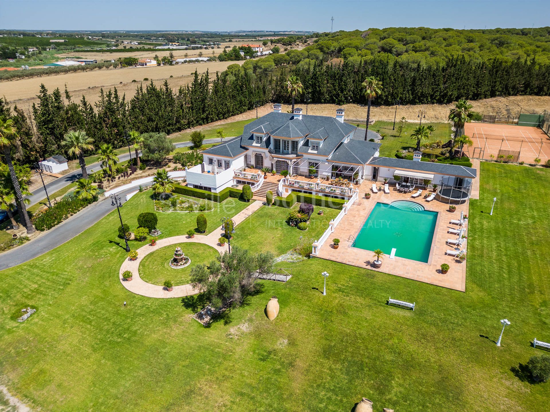 Impresionante casa de estilo arquitectónico moderno con vistas panorámicas de Aljaraque