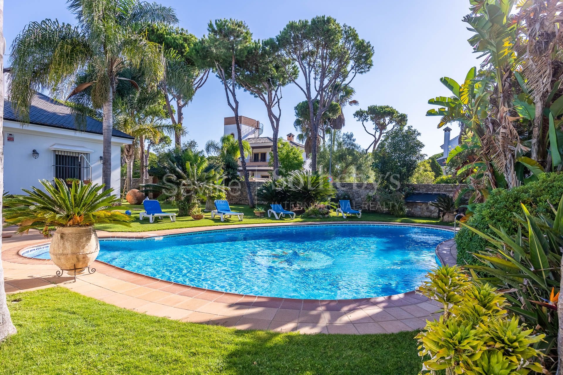 Casa con piscina en Coto San José cerca de la playa de La Barrosa.
