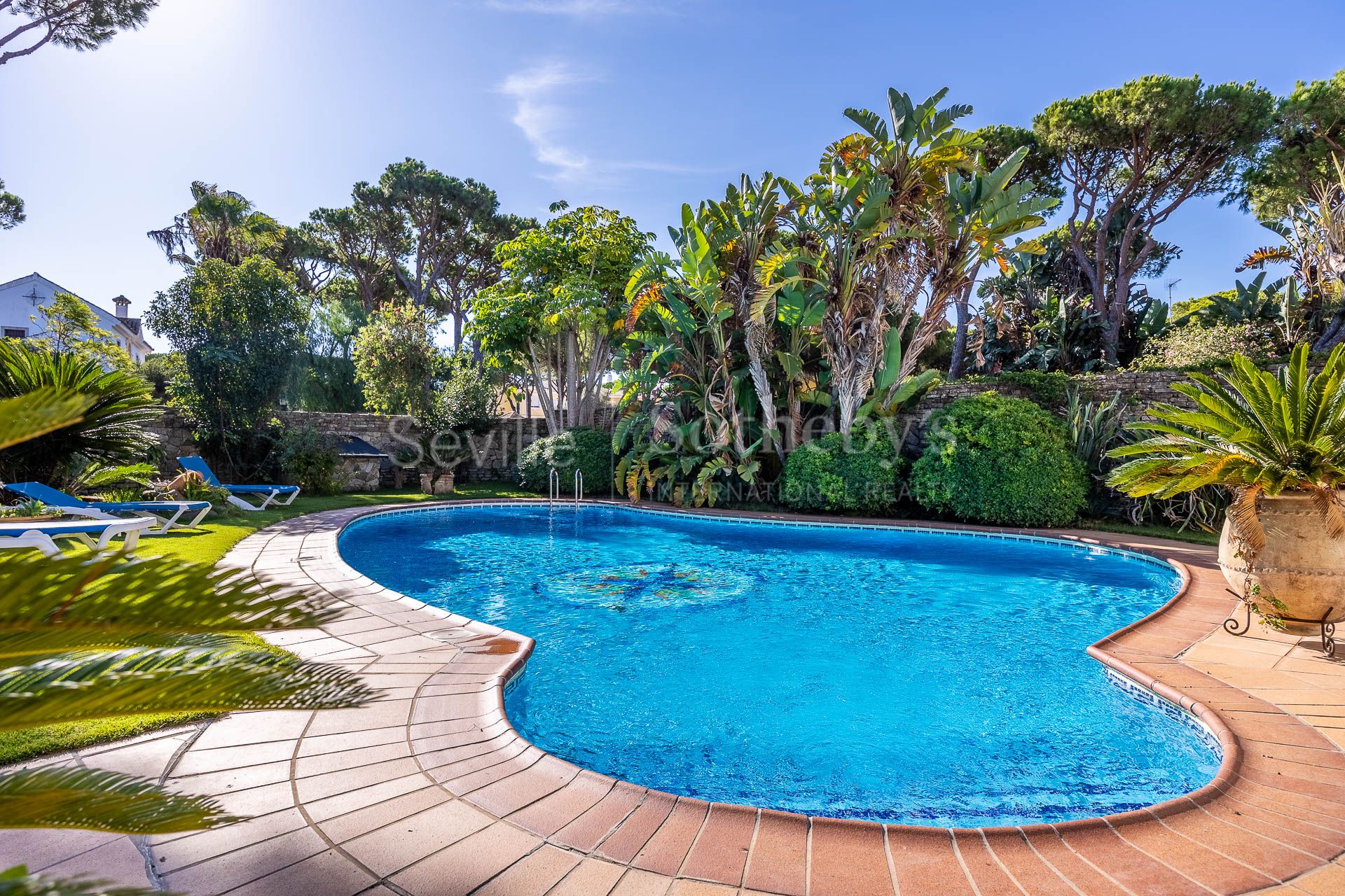 Casa con piscina en Coto San José cerca de la playa de La Barrosa.