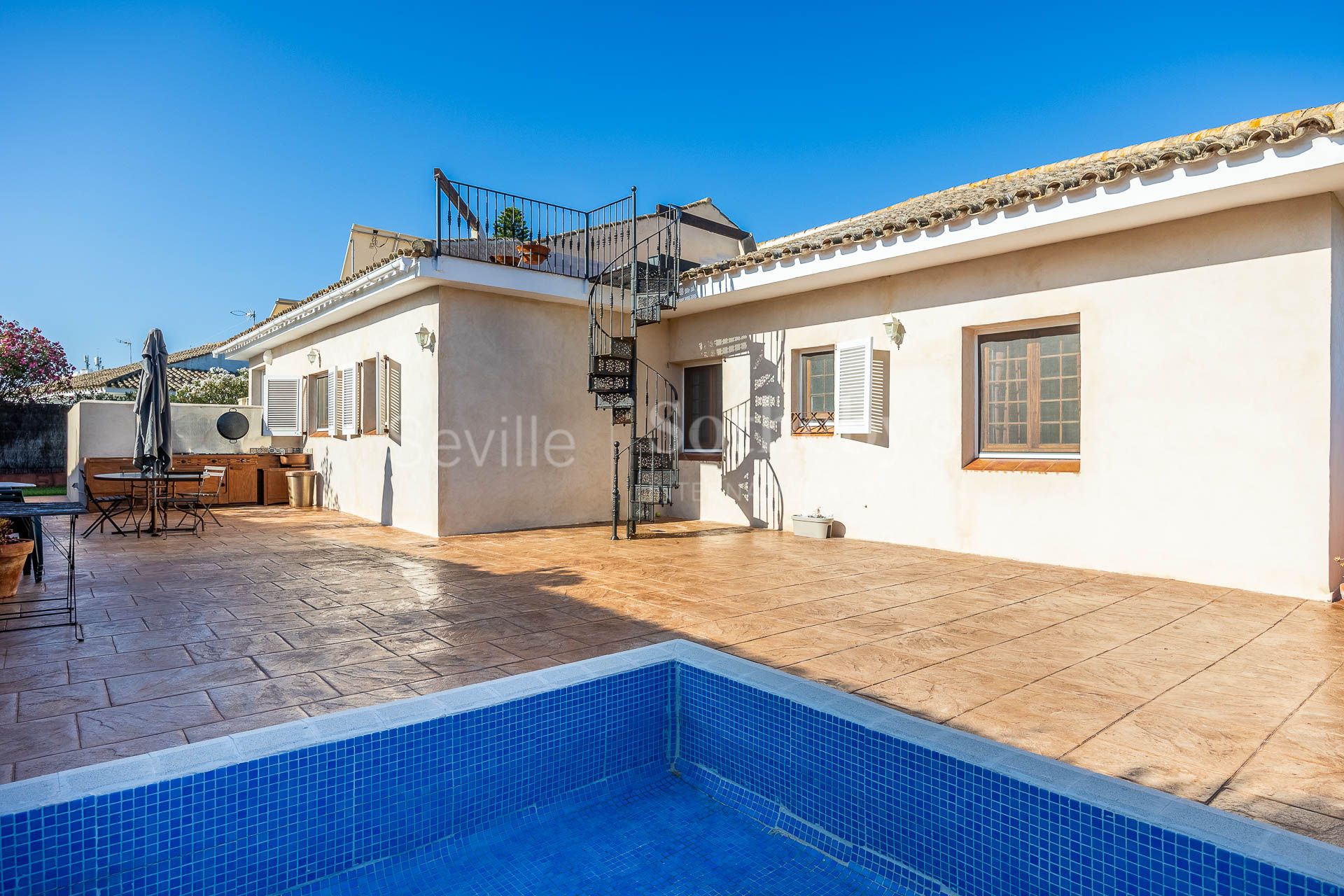 Chalet independiente con jardín a pocos pasos de la playa de Vistahermosa, Cádiz