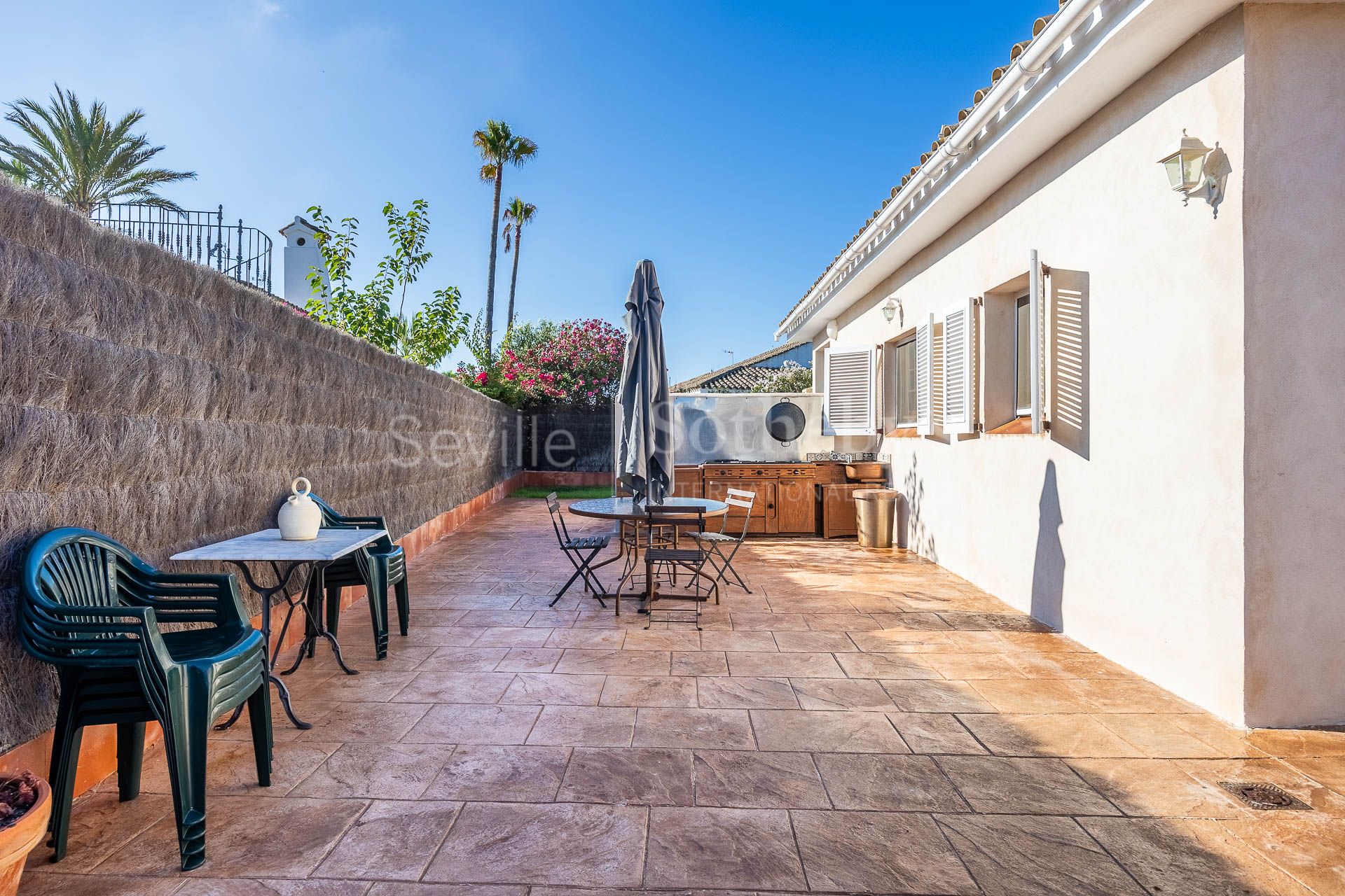 Chalet independiente con jardín a pocos pasos de la playa de Vistahermosa, Cádiz