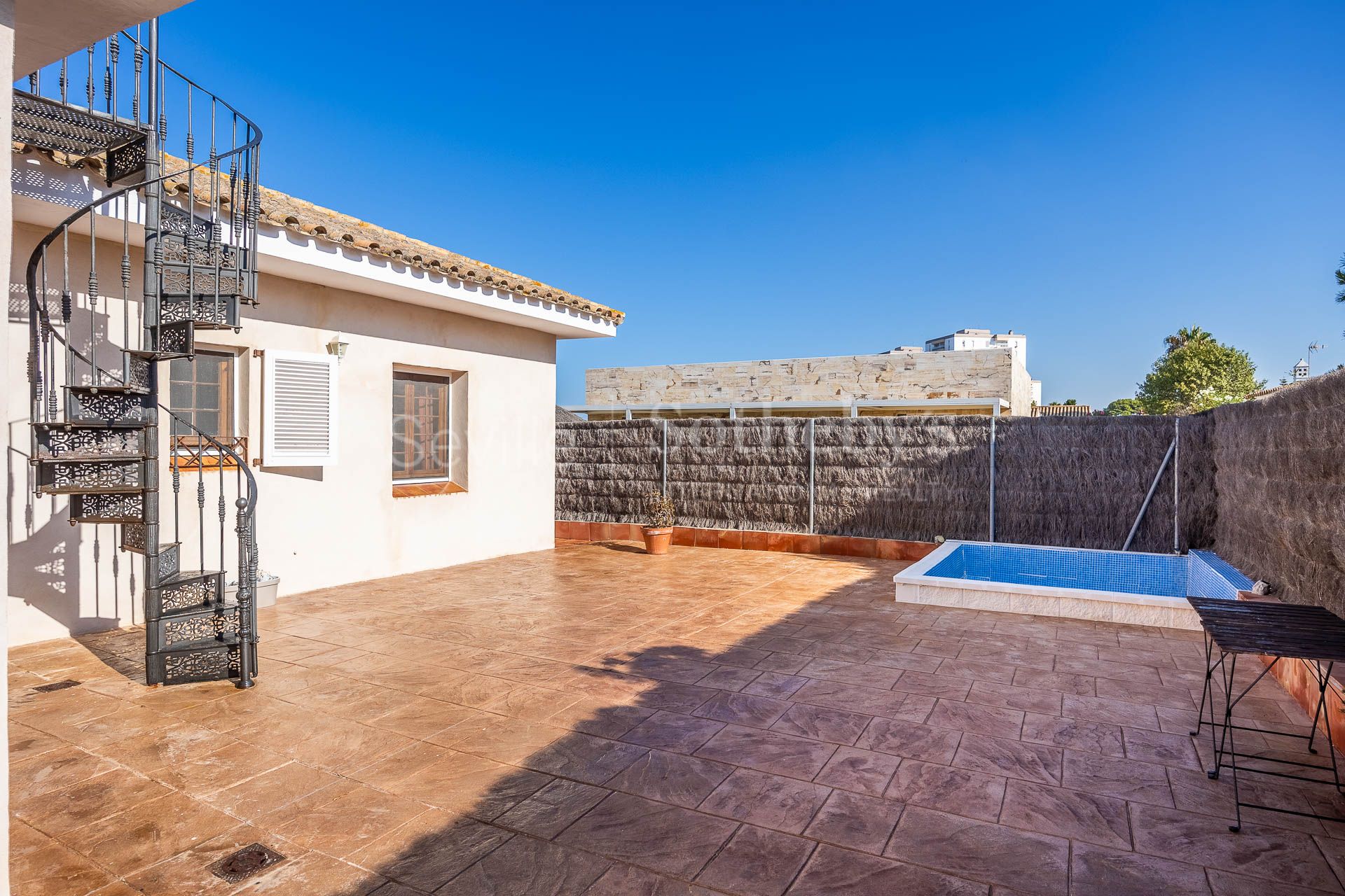 Chalet independiente con jardín a pocos pasos de la playa de Vistahermosa, Cádiz