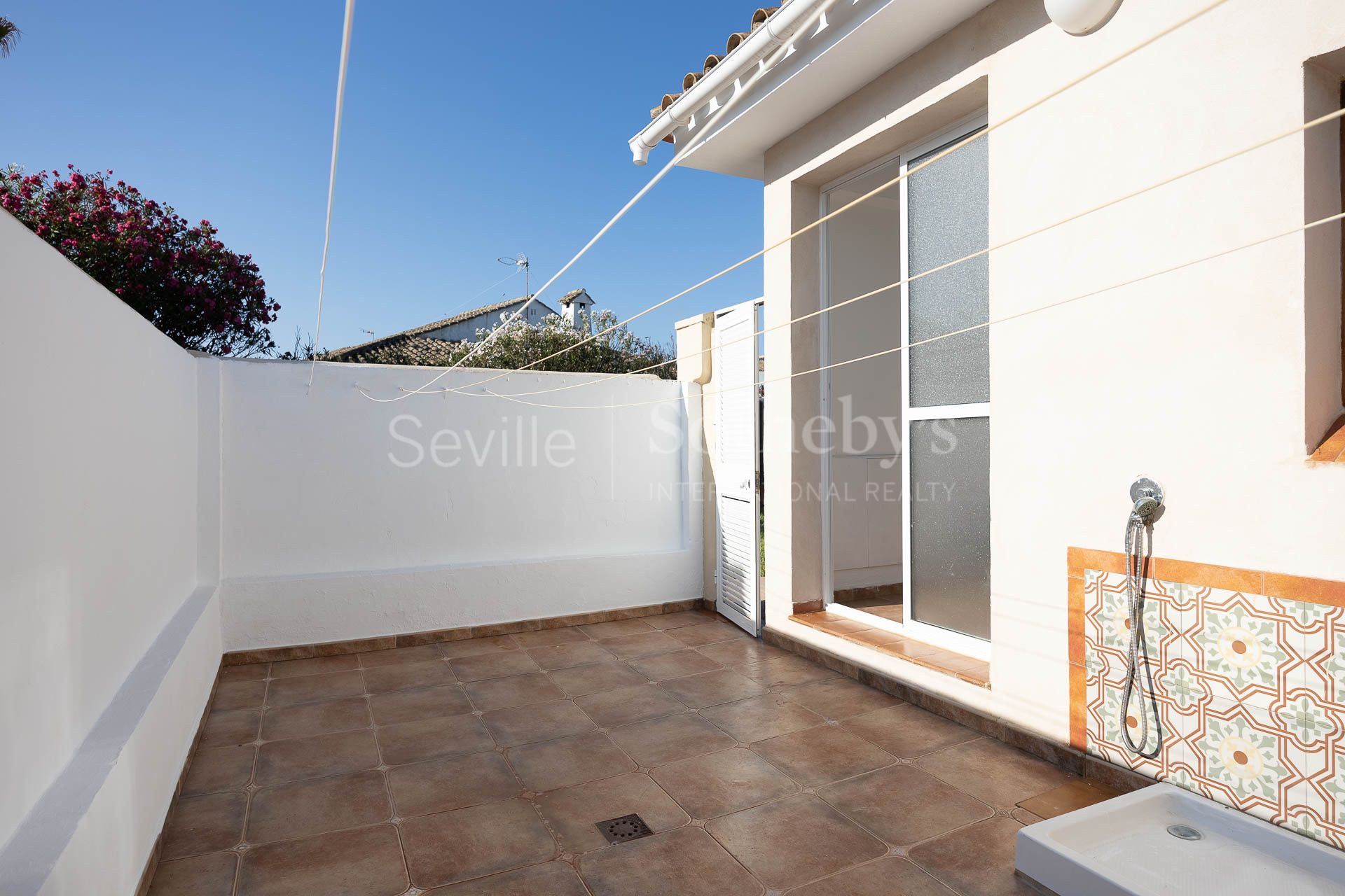 Chalet independiente con jardín a pocos pasos de la playa de Vistahermosa, Cádiz