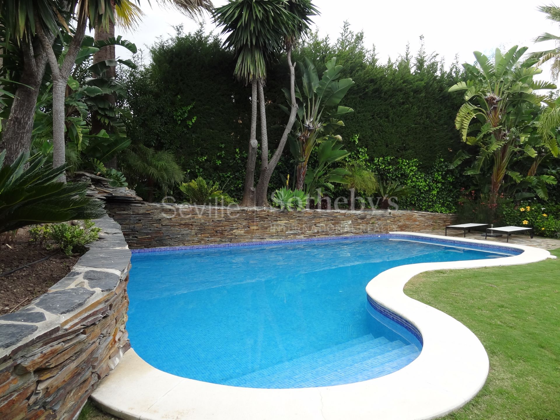 Chalet exclusivo con piscina en Simón Verde