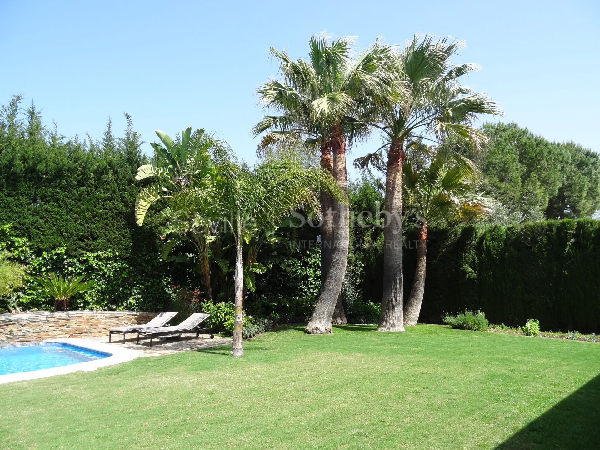 Chalet exclusivo con piscina en Simón Verde