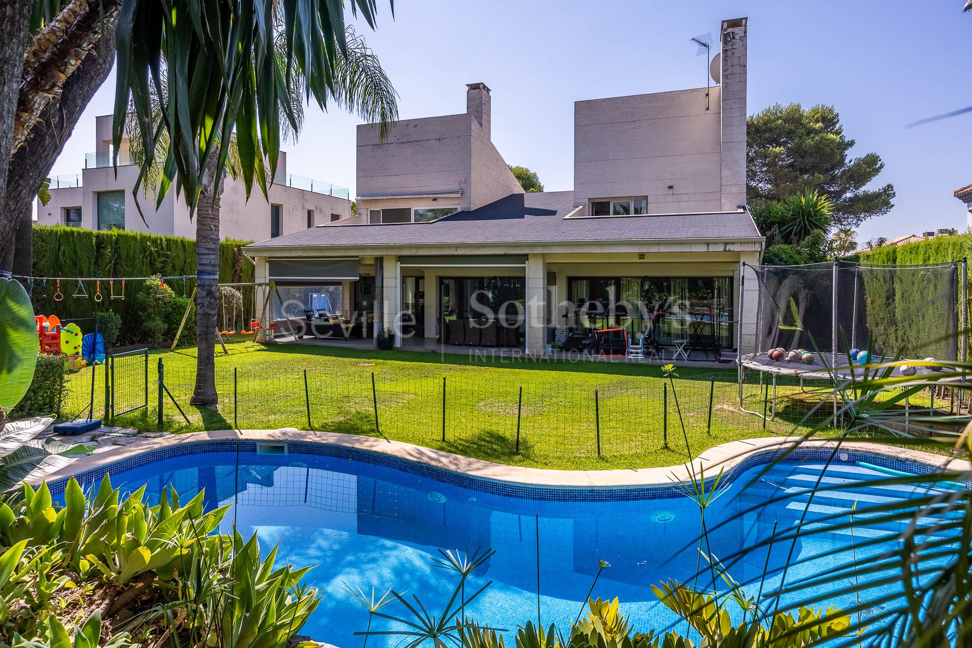 Chalet exclusivo con piscina en Simón Verde