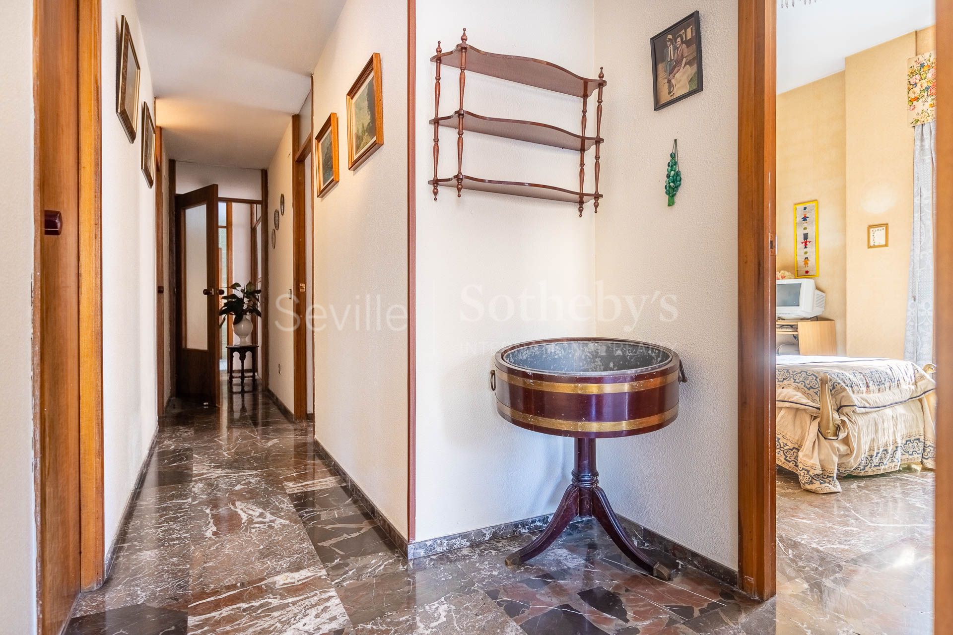 Bright 5-bedroom flat in an outstanding building in Seville