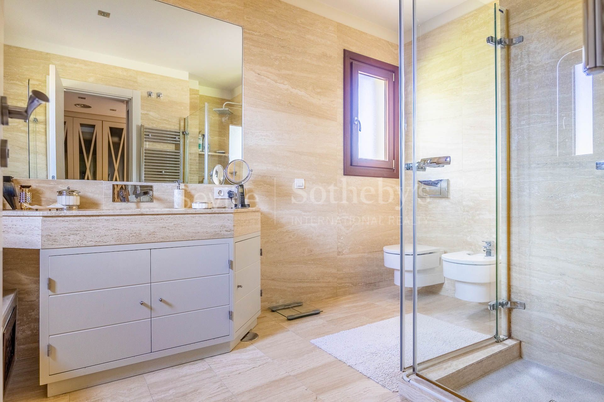 Luminoso chalet en la urbanización La Juliana de 476 m² construidos en parcela de 1259 m².