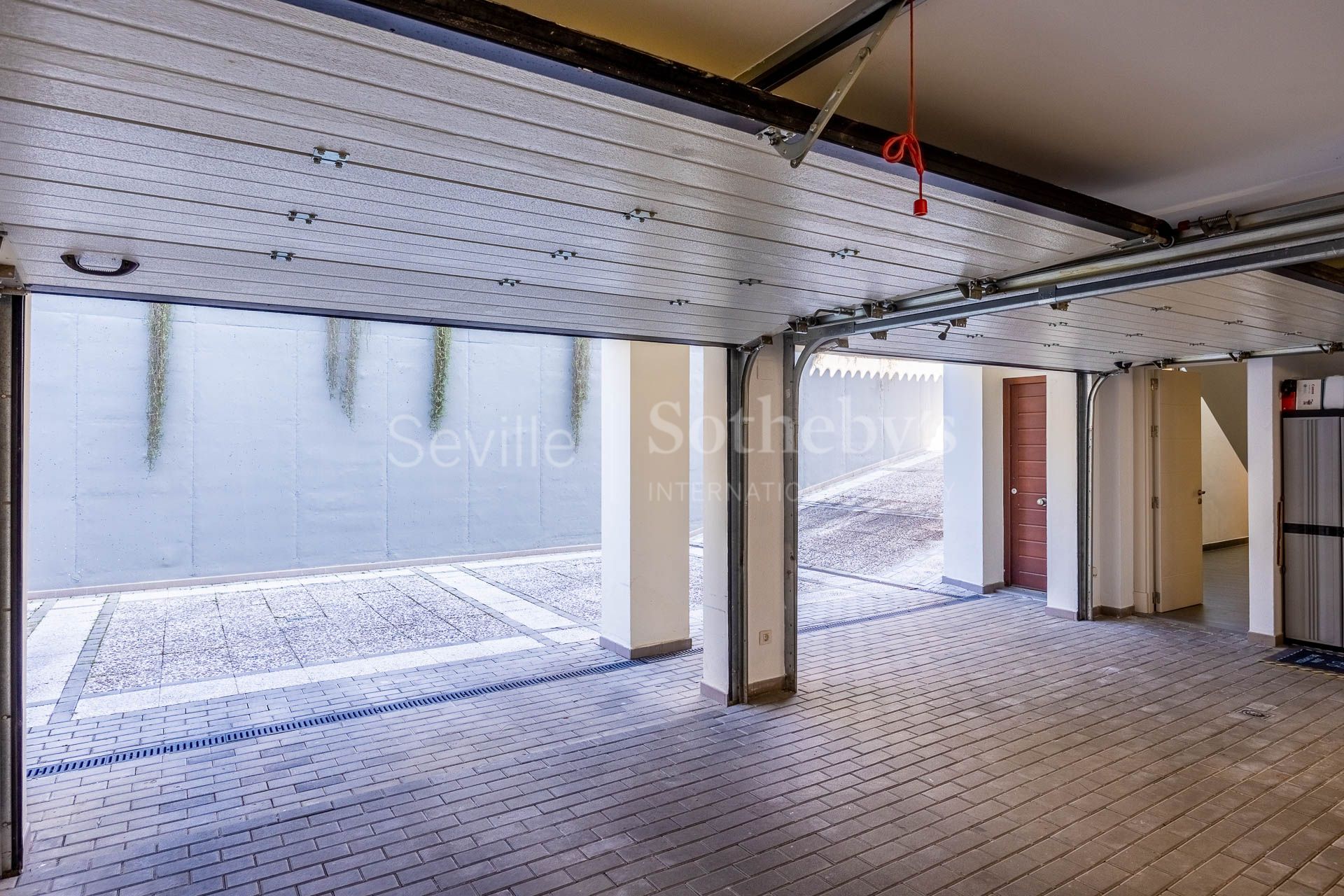 Luminoso chalet en la urbanización La Juliana de 476 m² construidos en parcela de 1259 m².
