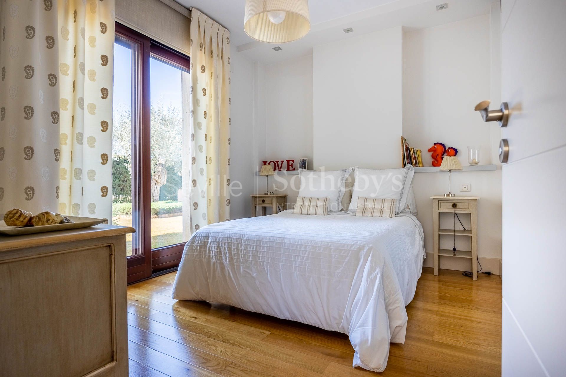 Luminoso chalet en la urbanización La Juliana de 476 m² construidos en parcela de 1259 m².