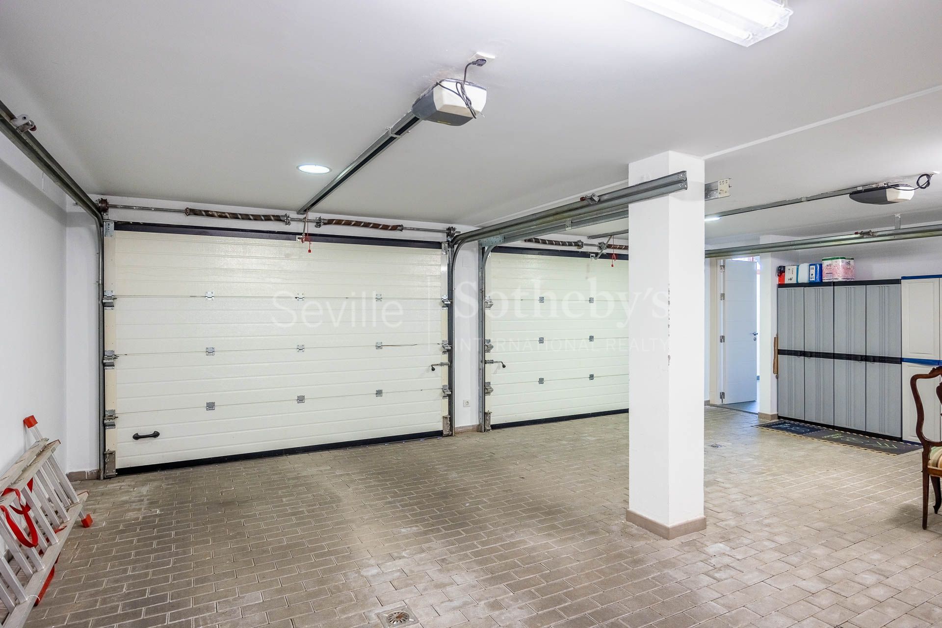 Luminoso chalet en la urbanización La Juliana de 476 m² construidos en parcela de 1259 m².
