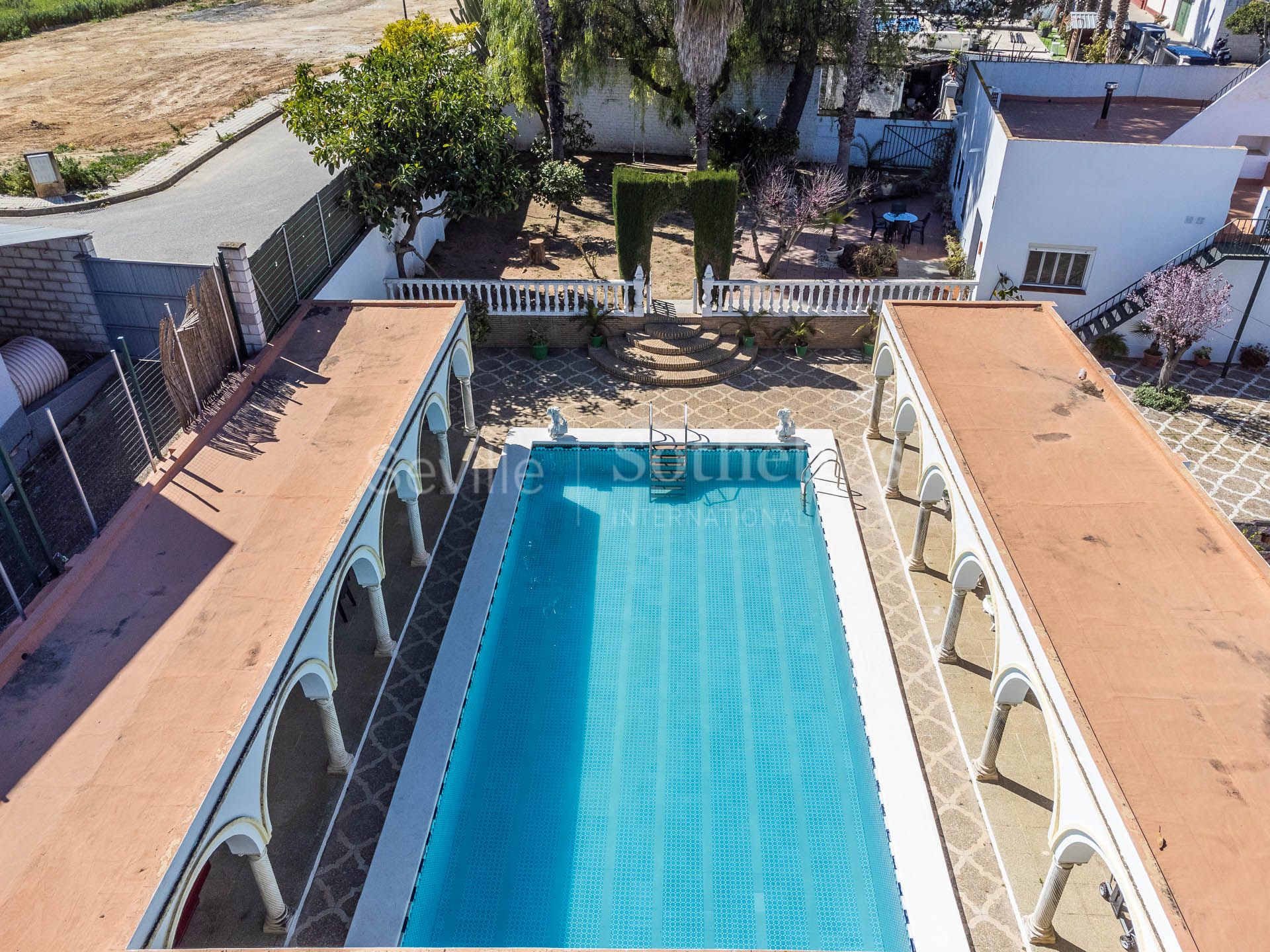 Detached villa in profitability with holiday licence and panoramic views of Seville