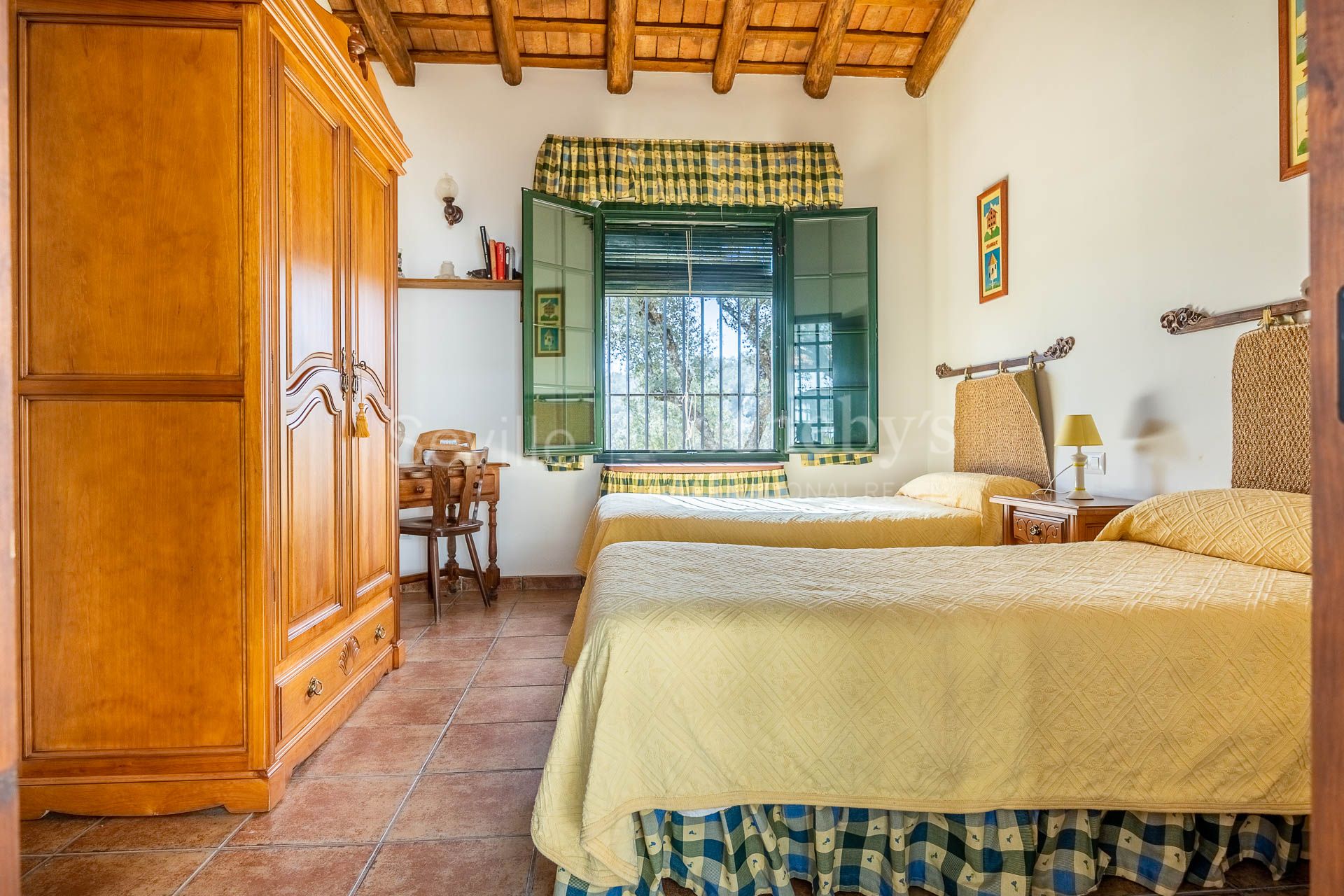 Finca con casa cortijo en Cazalla de la Sierra