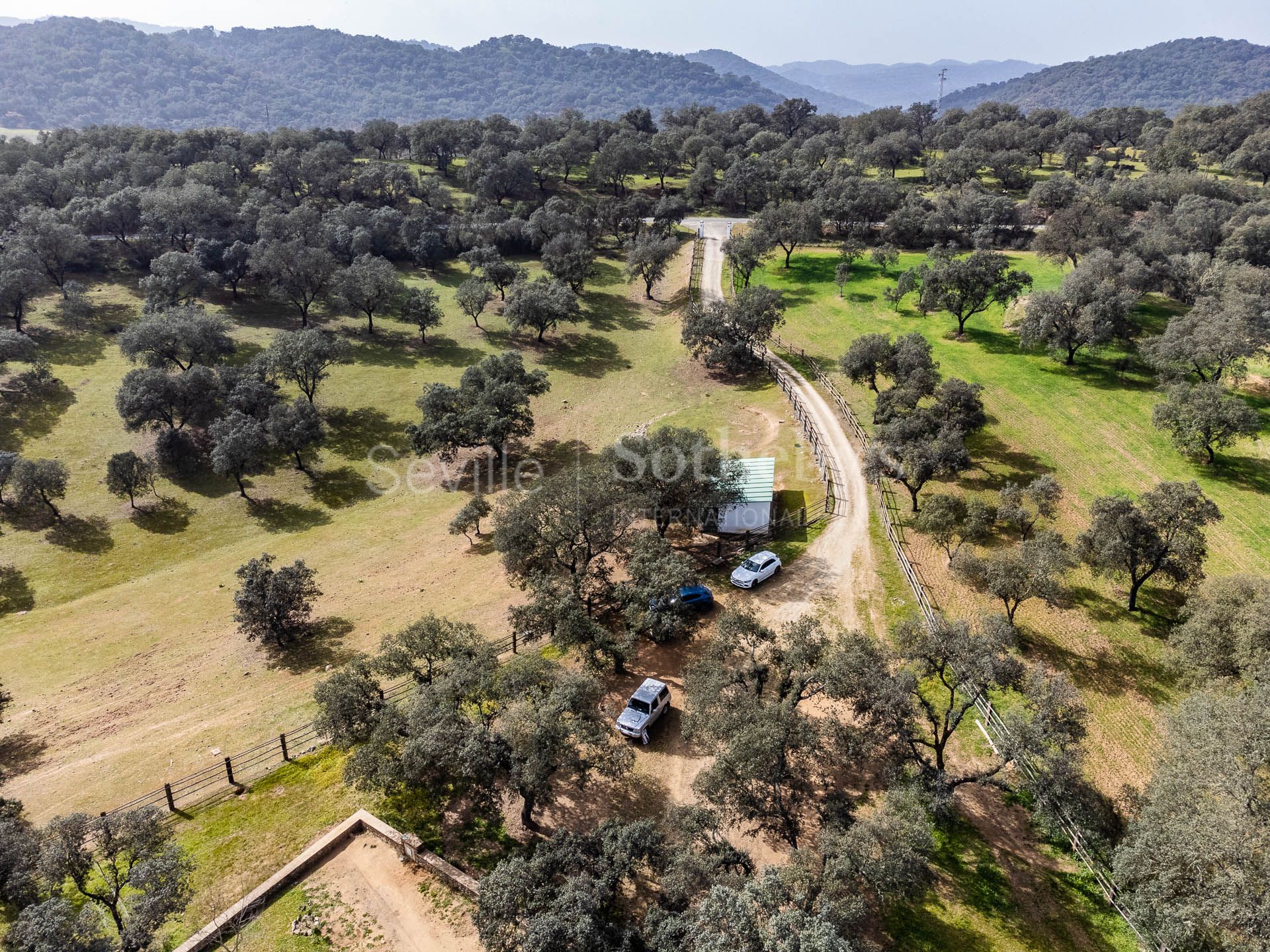 Finca con casa cortijo en Cazalla de la Sierra