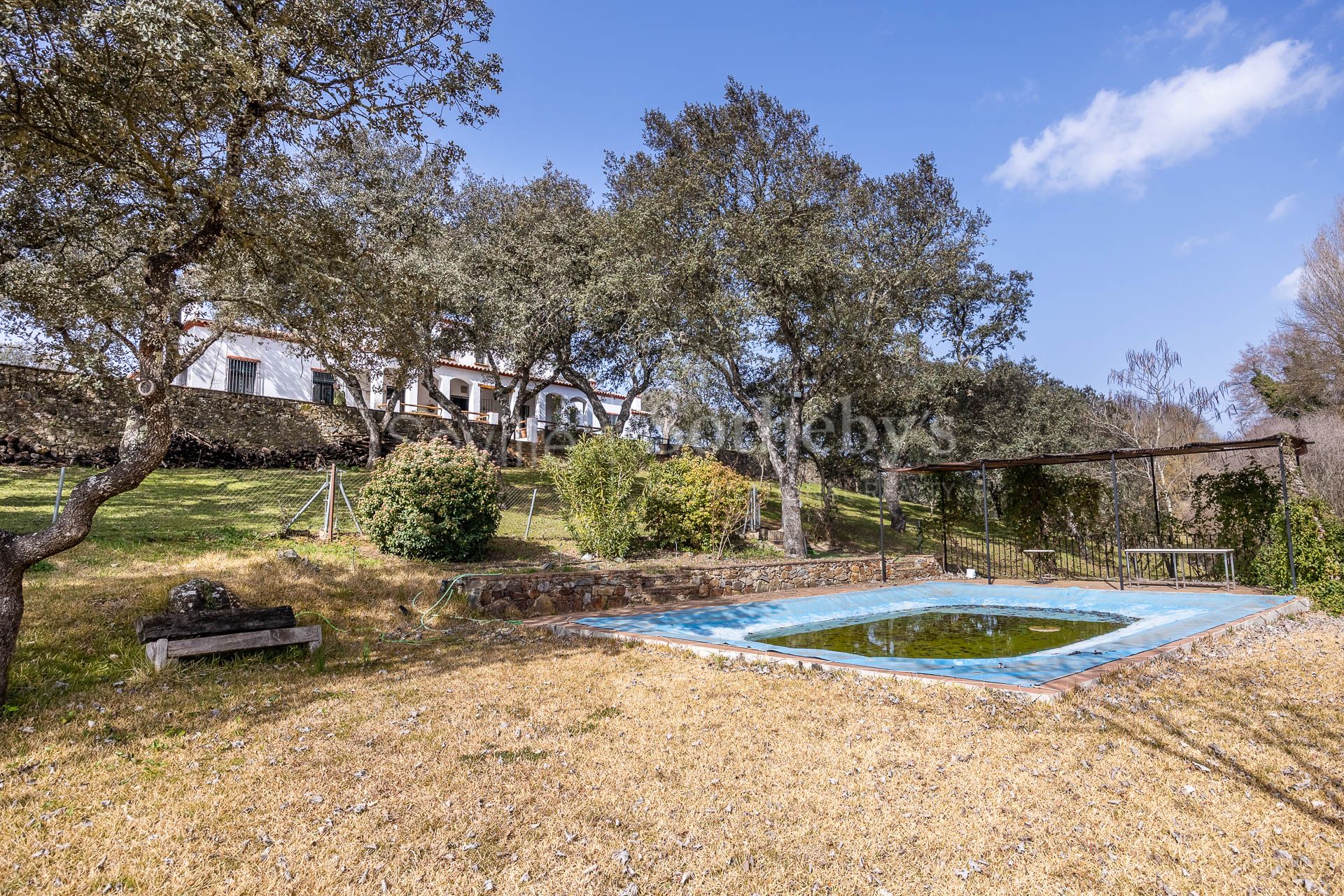 Finca con casa cortijo en Cazalla de la Sierra
