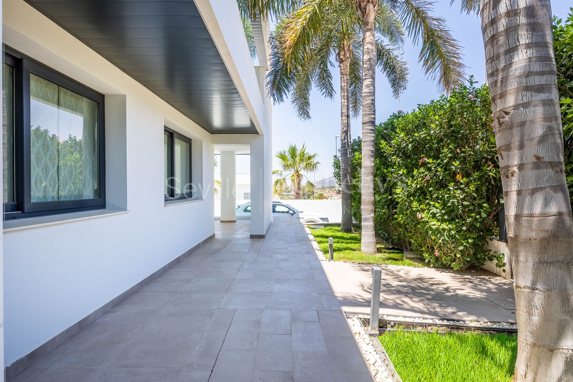 Villa de reciente construcción y moderno diseño en Zahara de los atunes