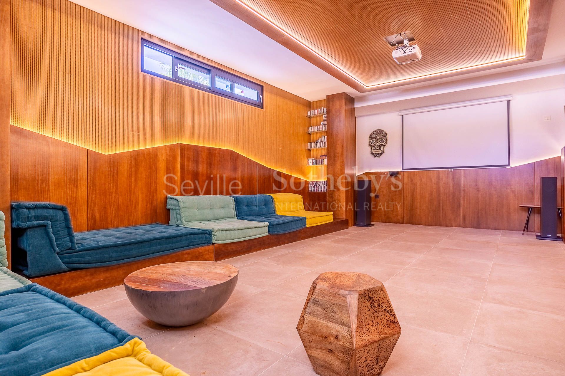 Villa de reciente construcción y moderno diseño en Zahara de los atunes