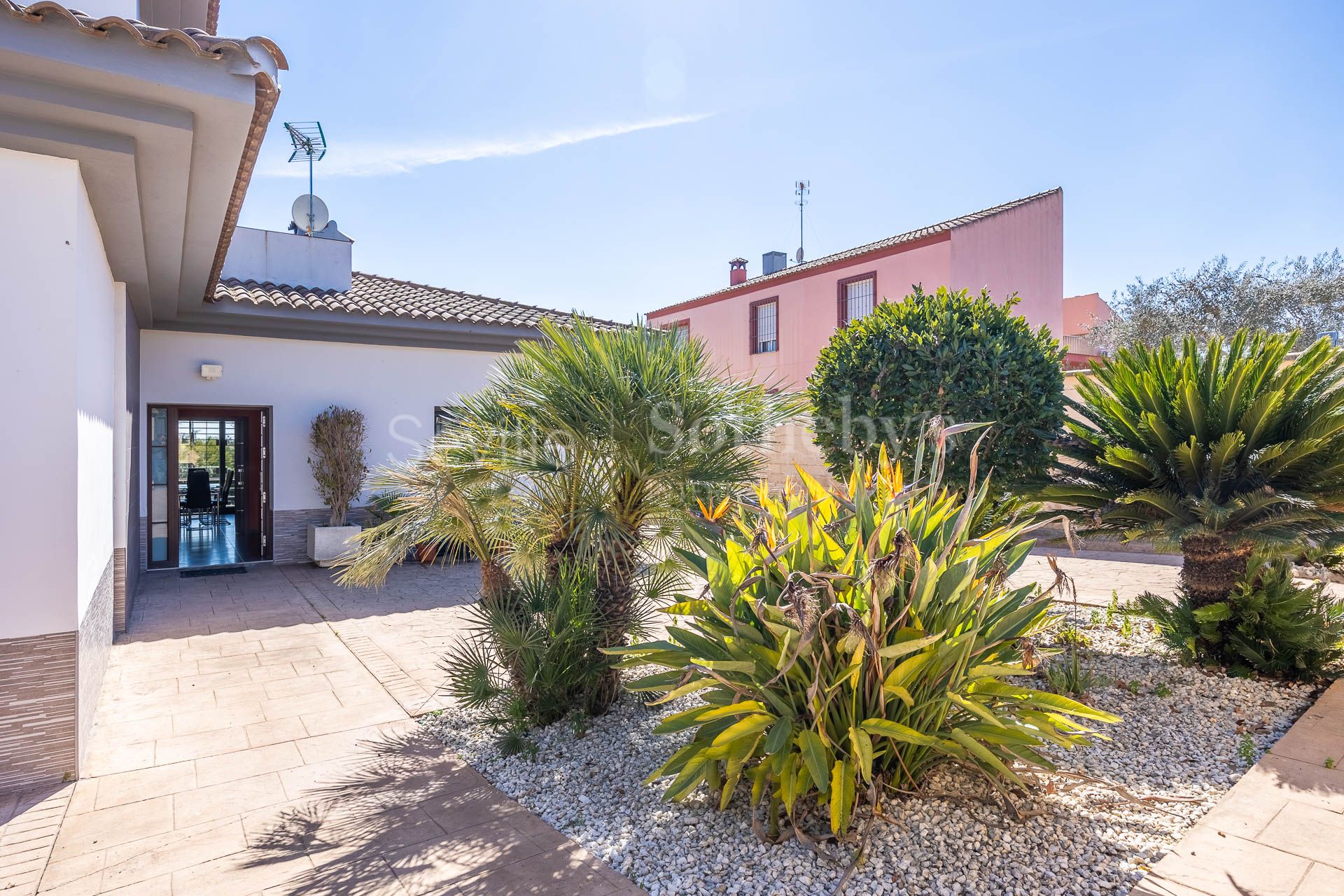 Chalet independiente con amplia parcela