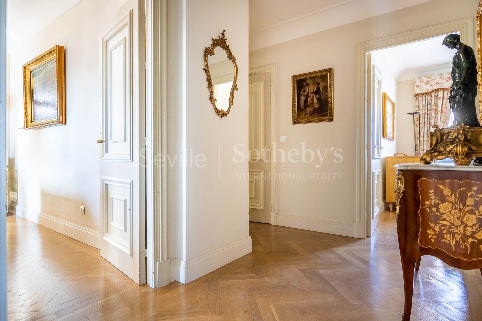 Splendid and stately apartment in one of the most exclusive areas of Jerez de la Frontera.