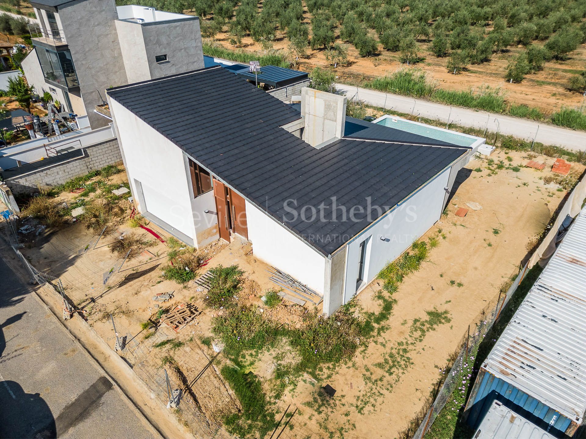Detached house in the final stages of construction in the La Juliana