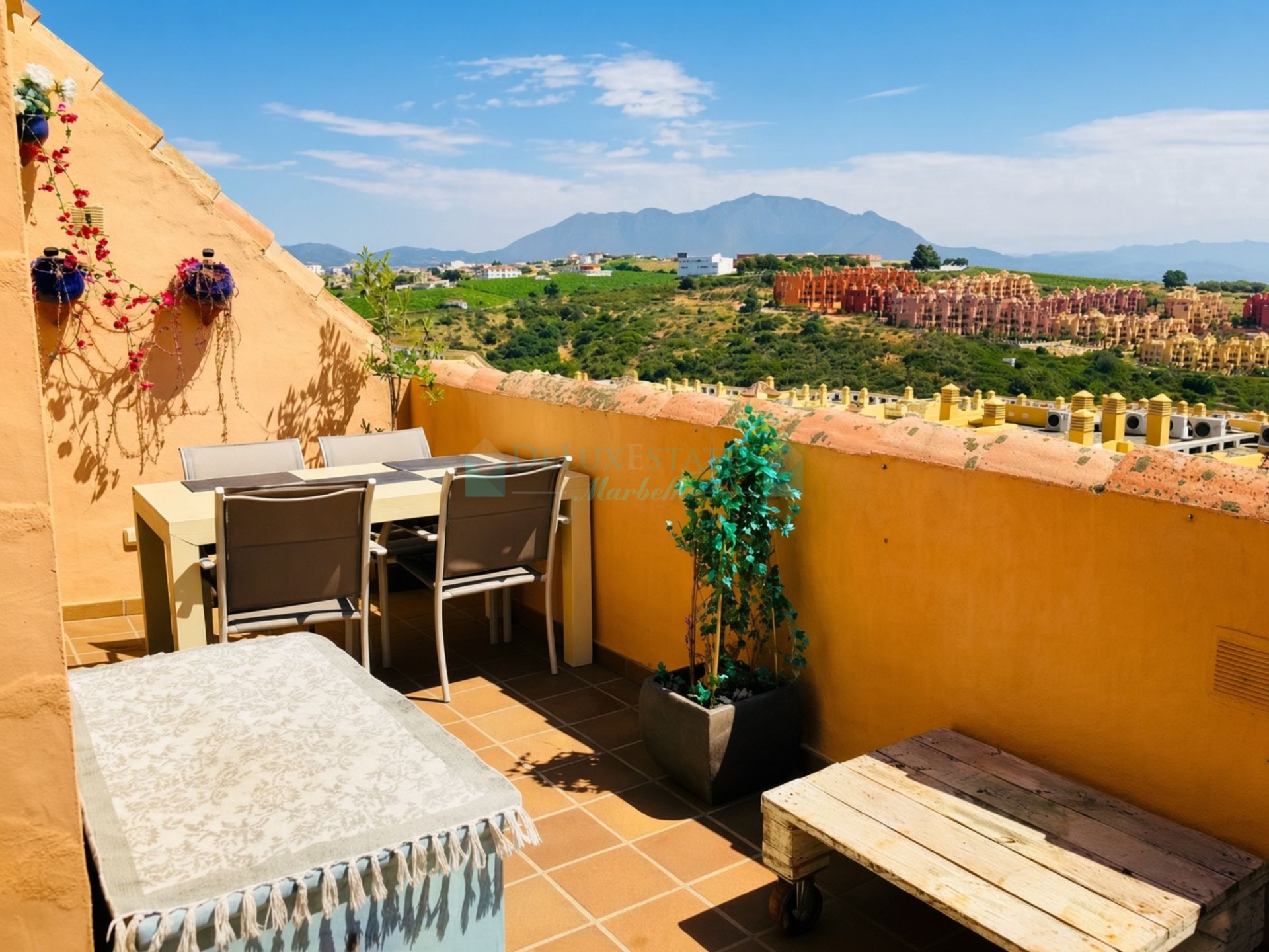 Penthouse for sale in Duquesa Village, Manilva