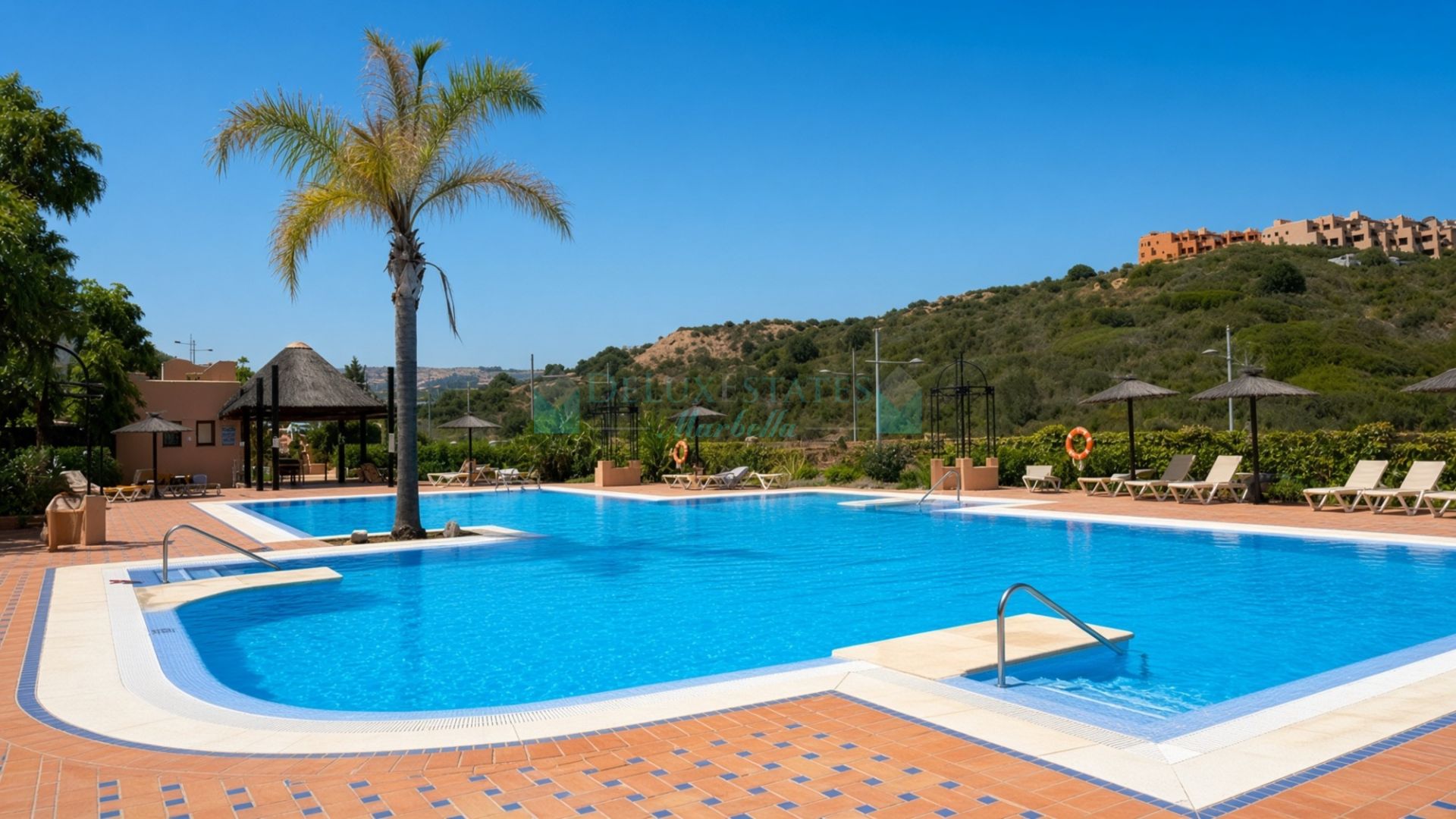 Penthouse for sale in Duquesa Village, Manilva