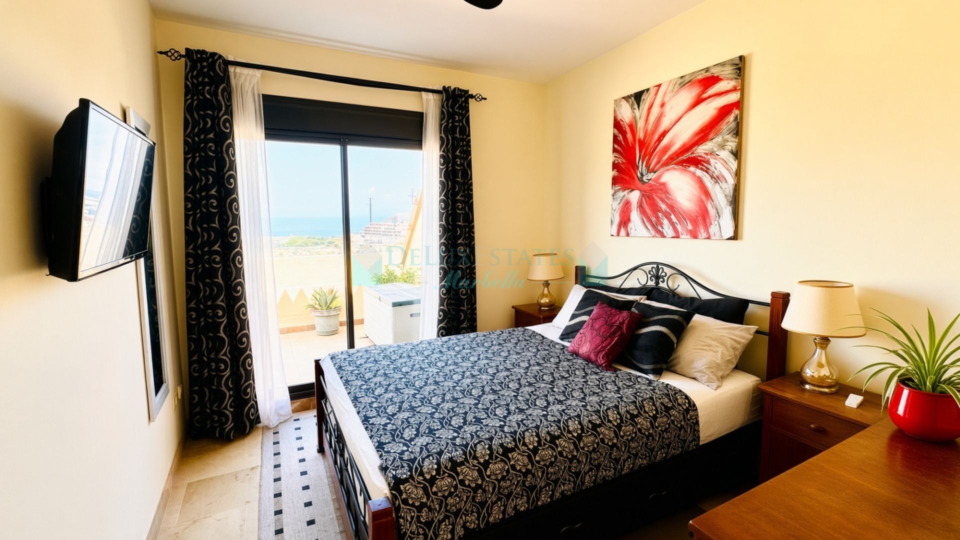 Penthouse for sale in Duquesa Village, Manilva