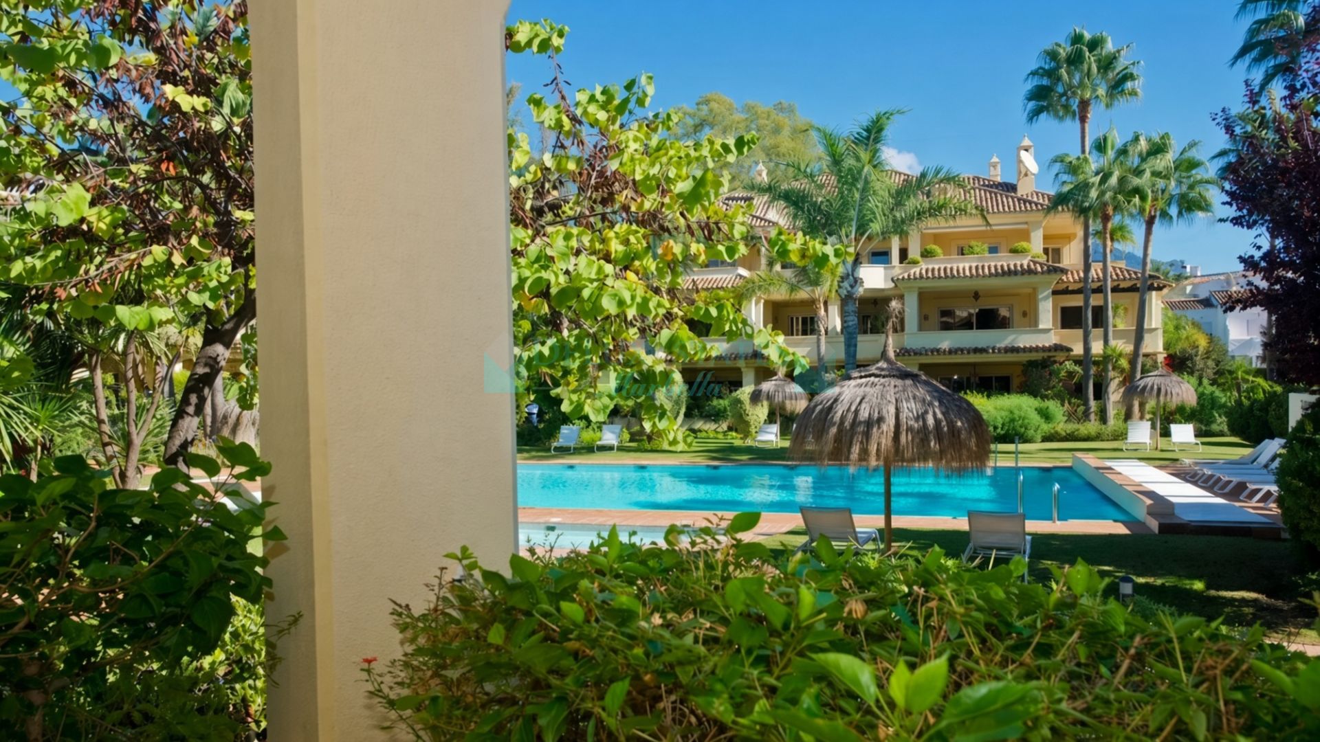 Penthouse for sale in Las Alamandas, Nueva Andalucia