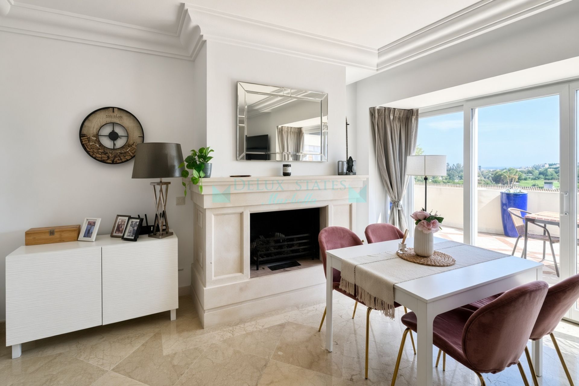 Penthouse for sale in Las Alamandas, Nueva Andalucia