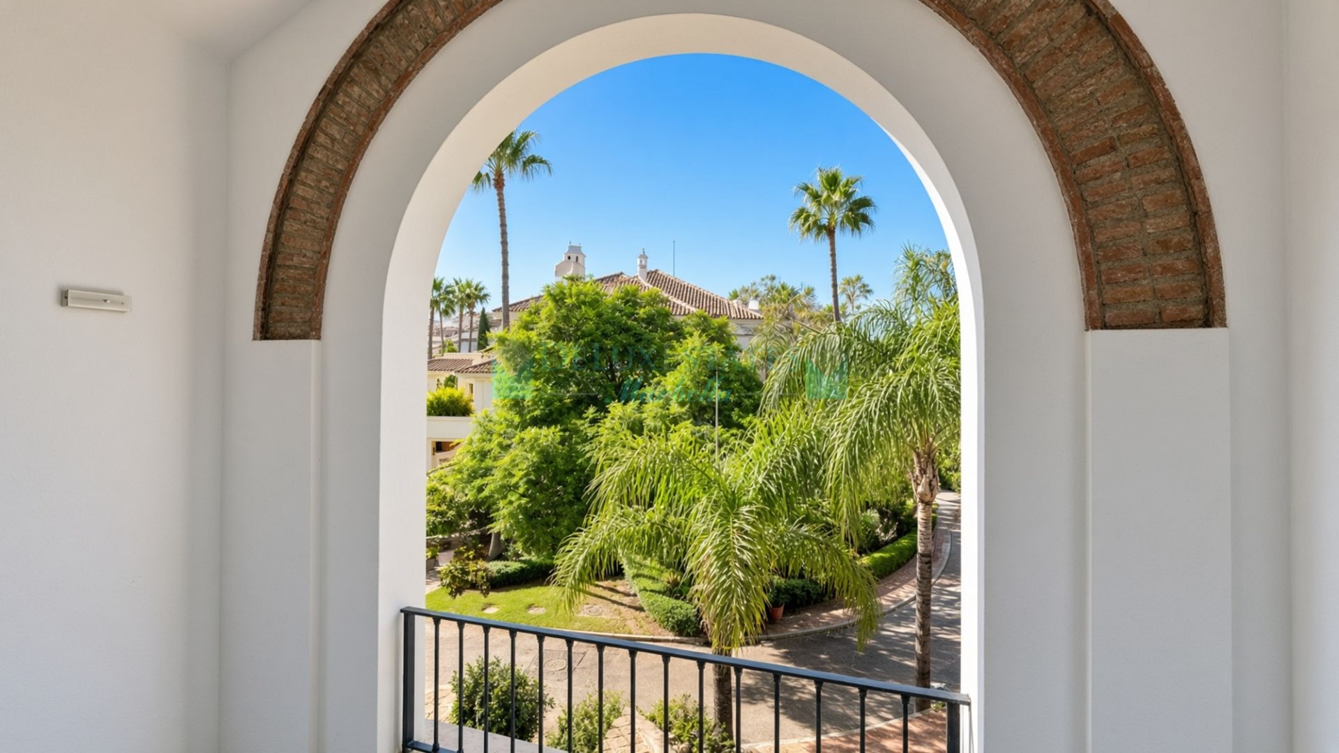 Penthouse for sale in Las Alamandas, Nueva Andalucia