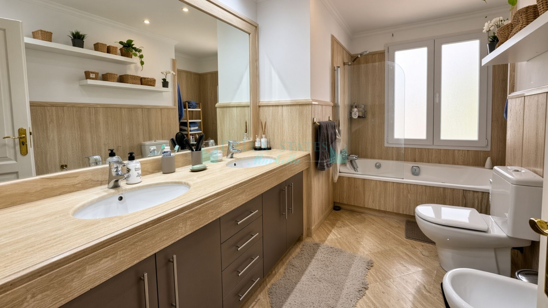 Penthouse for sale in Las Alamandas, Nueva Andalucia