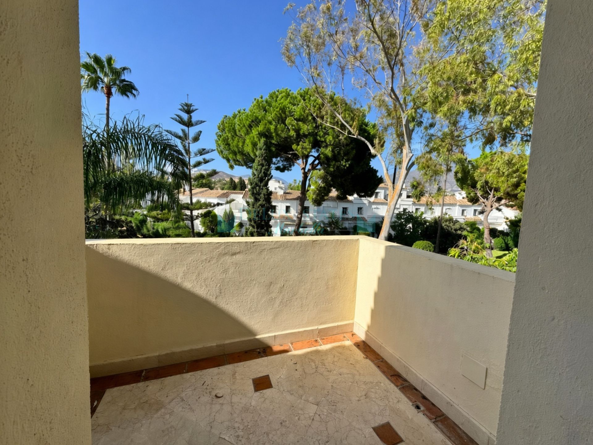 Penthouse for sale in Las Alamandas, Nueva Andalucia