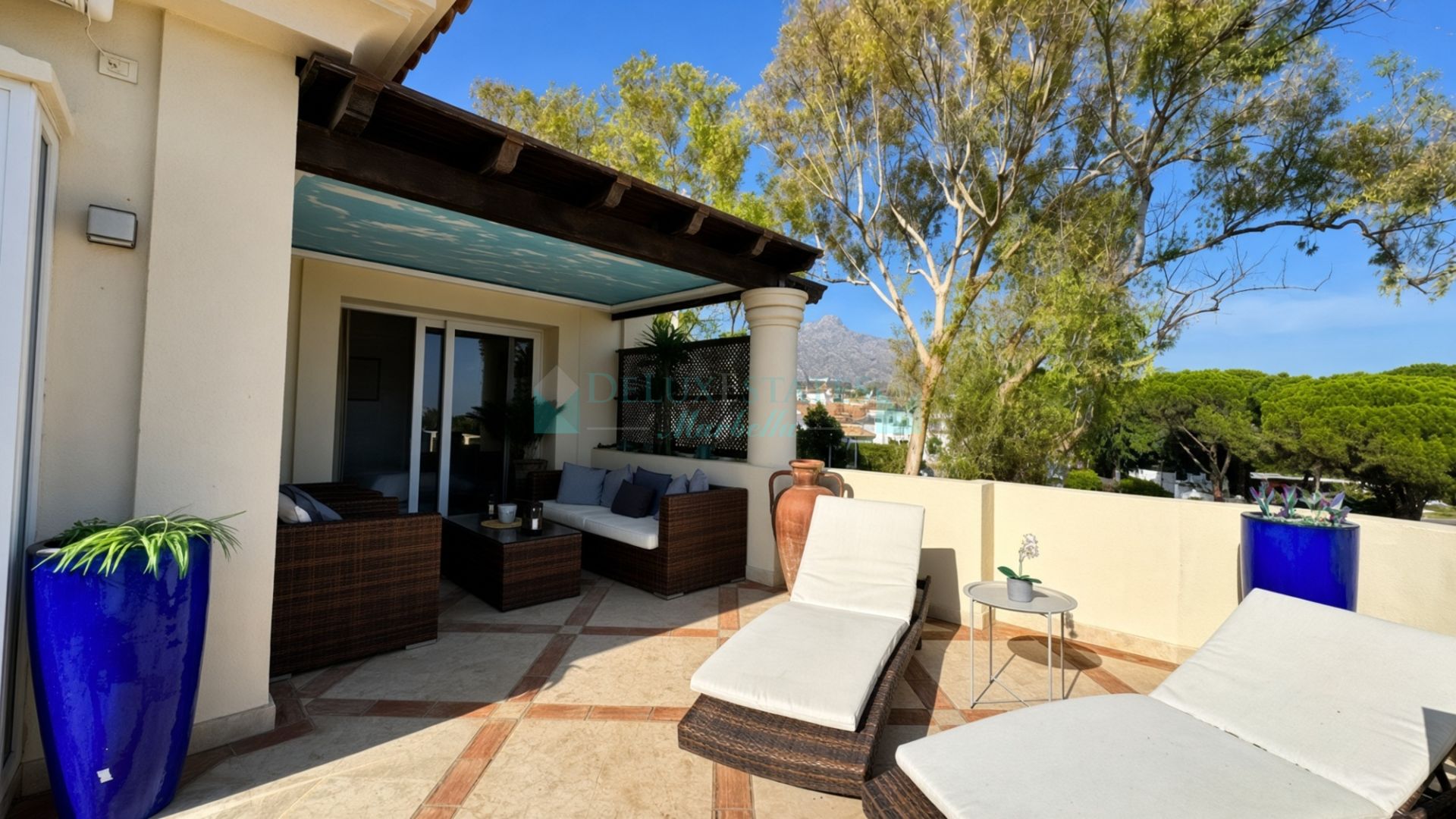 Penthouse for sale in Las Alamandas, Nueva Andalucia