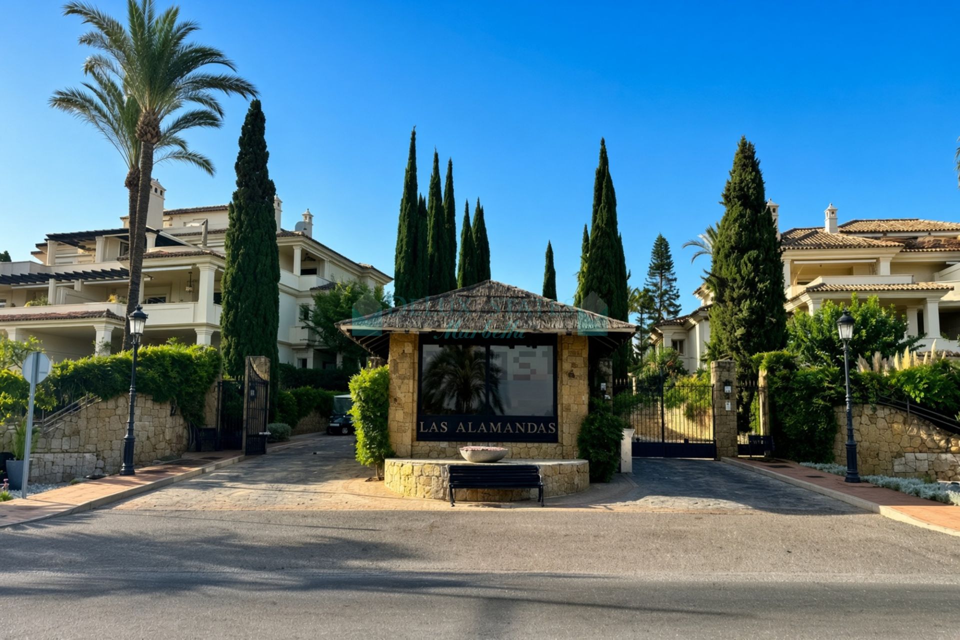 Penthouse for sale in Las Alamandas, Nueva Andalucia