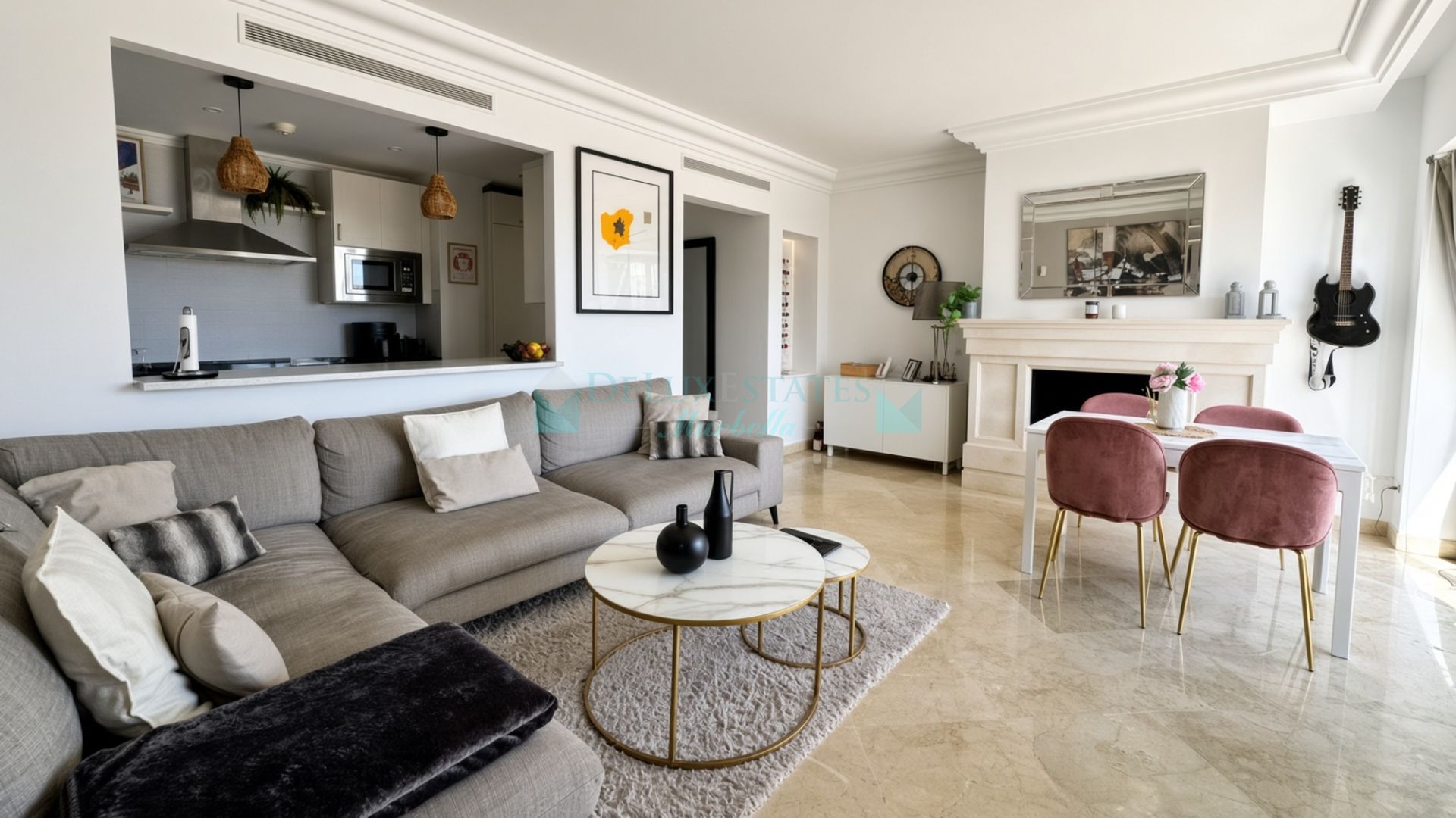 Penthouse for sale in Las Alamandas, Nueva Andalucia